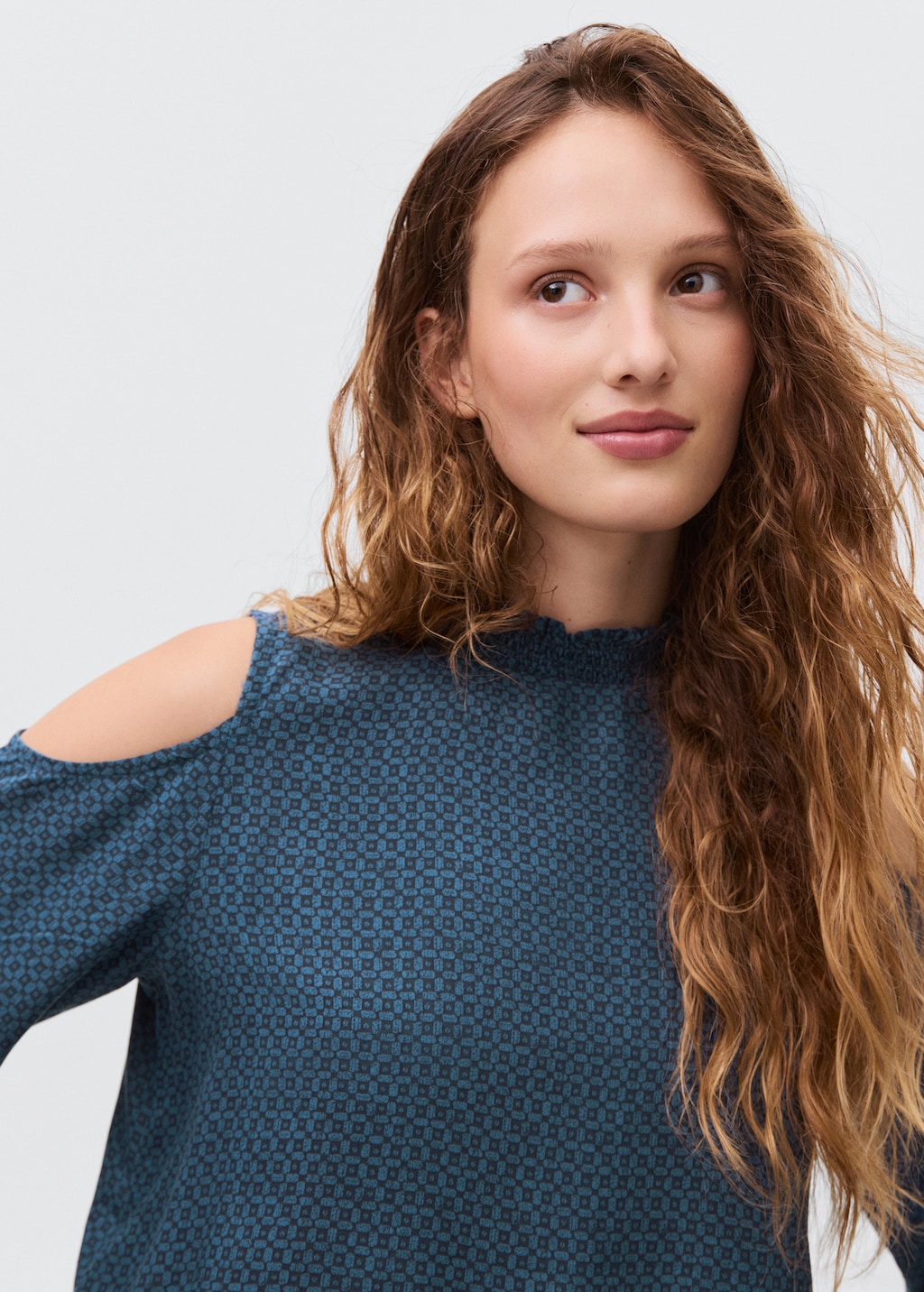 Printed blouse with cut-out