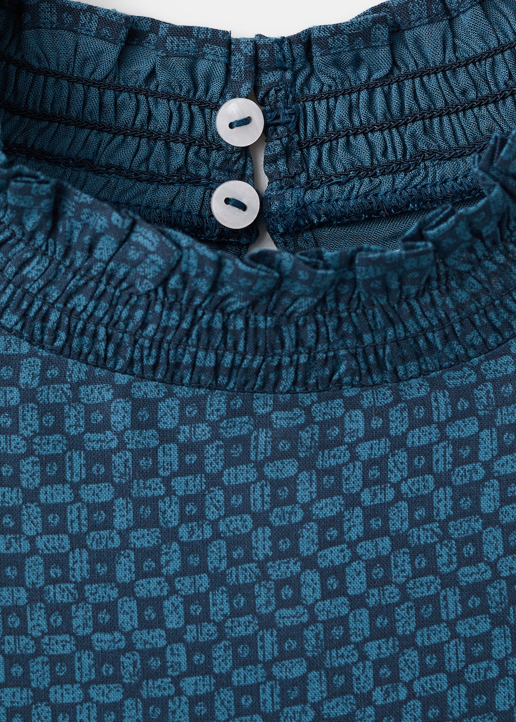 Printed blouse with cut-out