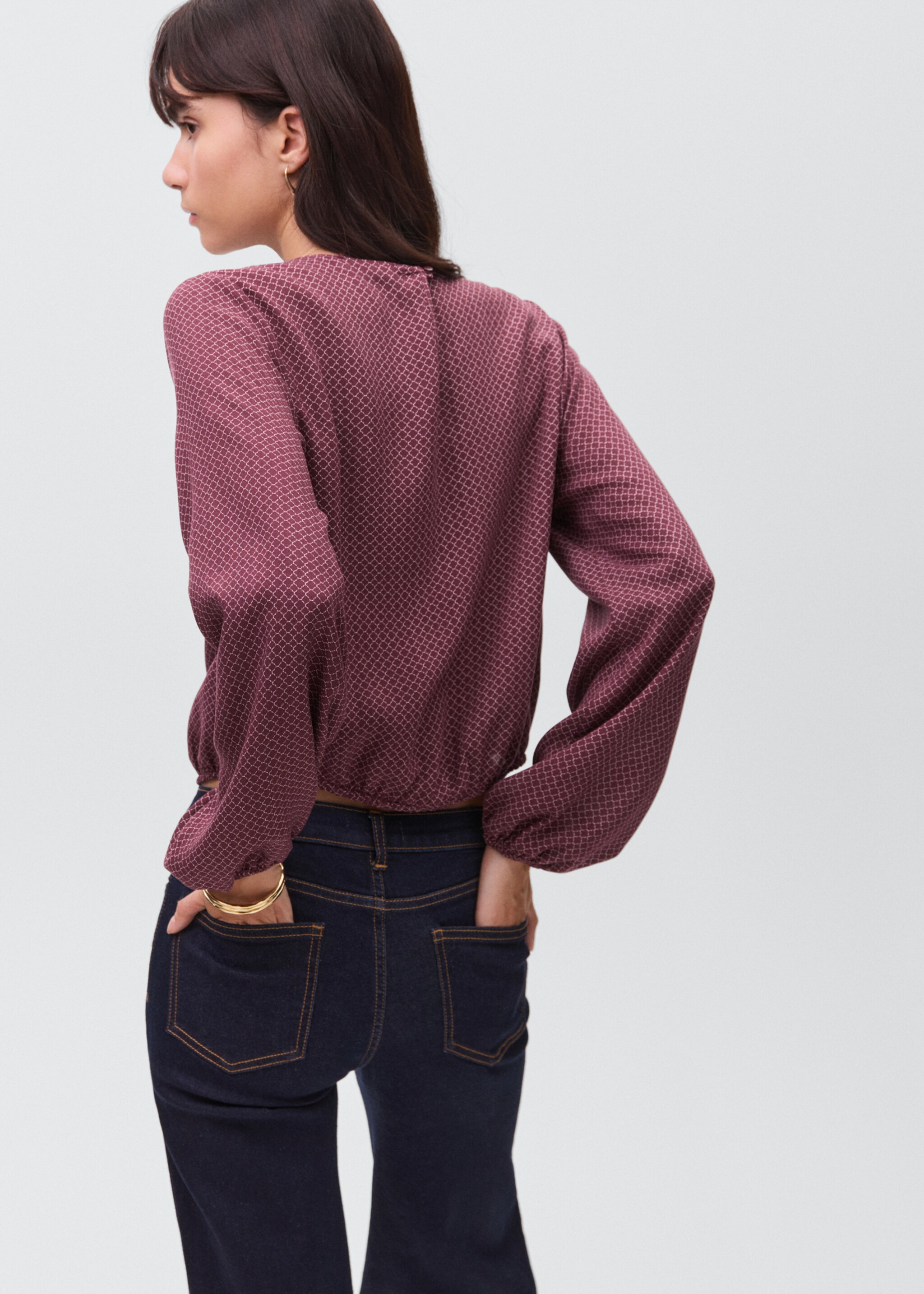 Puff-sleeved blouse with knot - Reverse of the article, Maroon. Ref: 17035793-00.