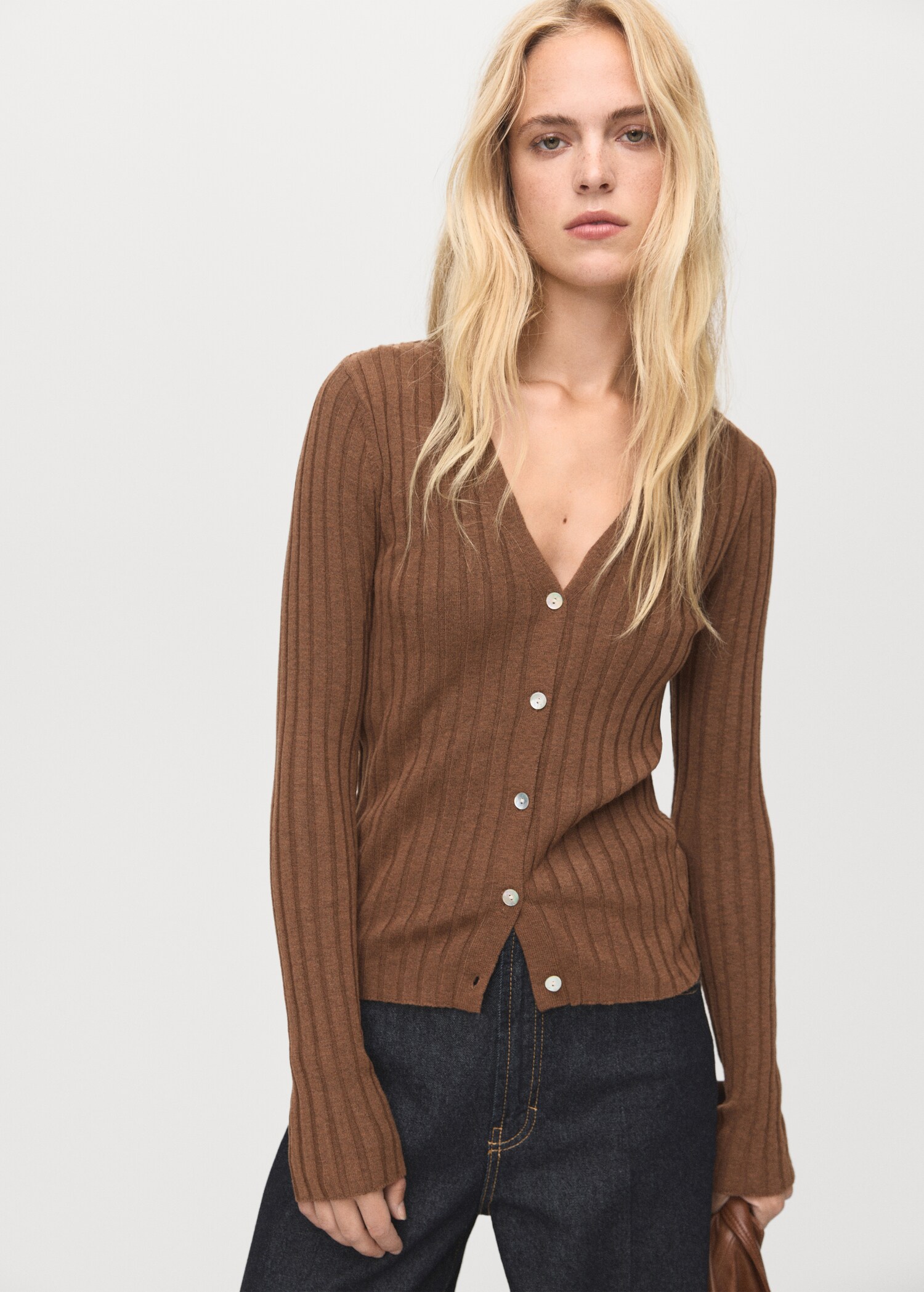 Cardigan maille fine côtelée - Plan moyen