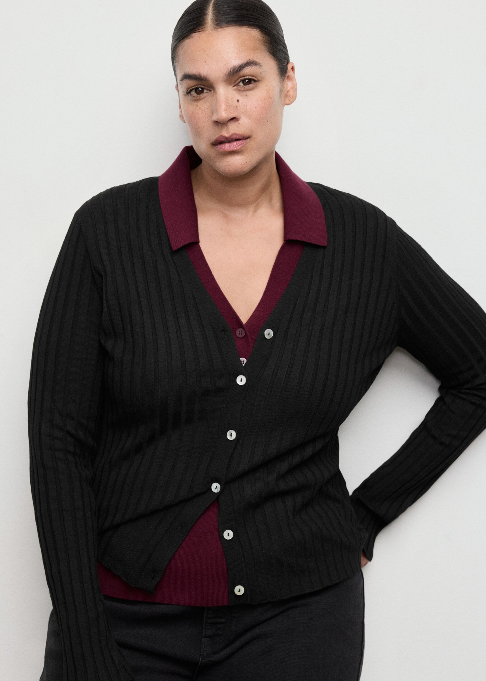 Fine rib knit cardigan - Details of the article 5, Black. Ref: 17035800-00.