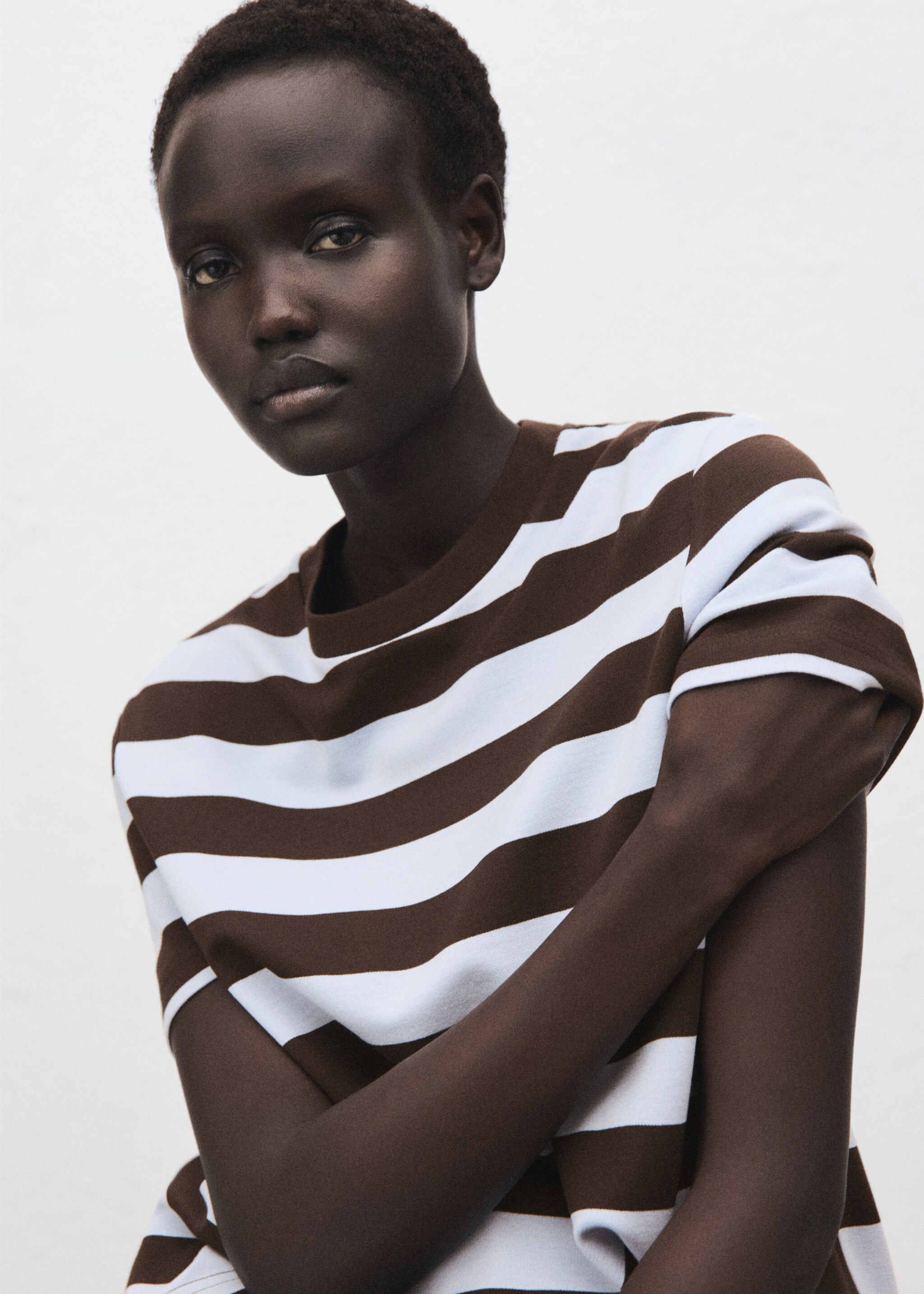 Striped short-sleeved t-shirt - Details of the article 1, Brown. Ref: 17035803-00.