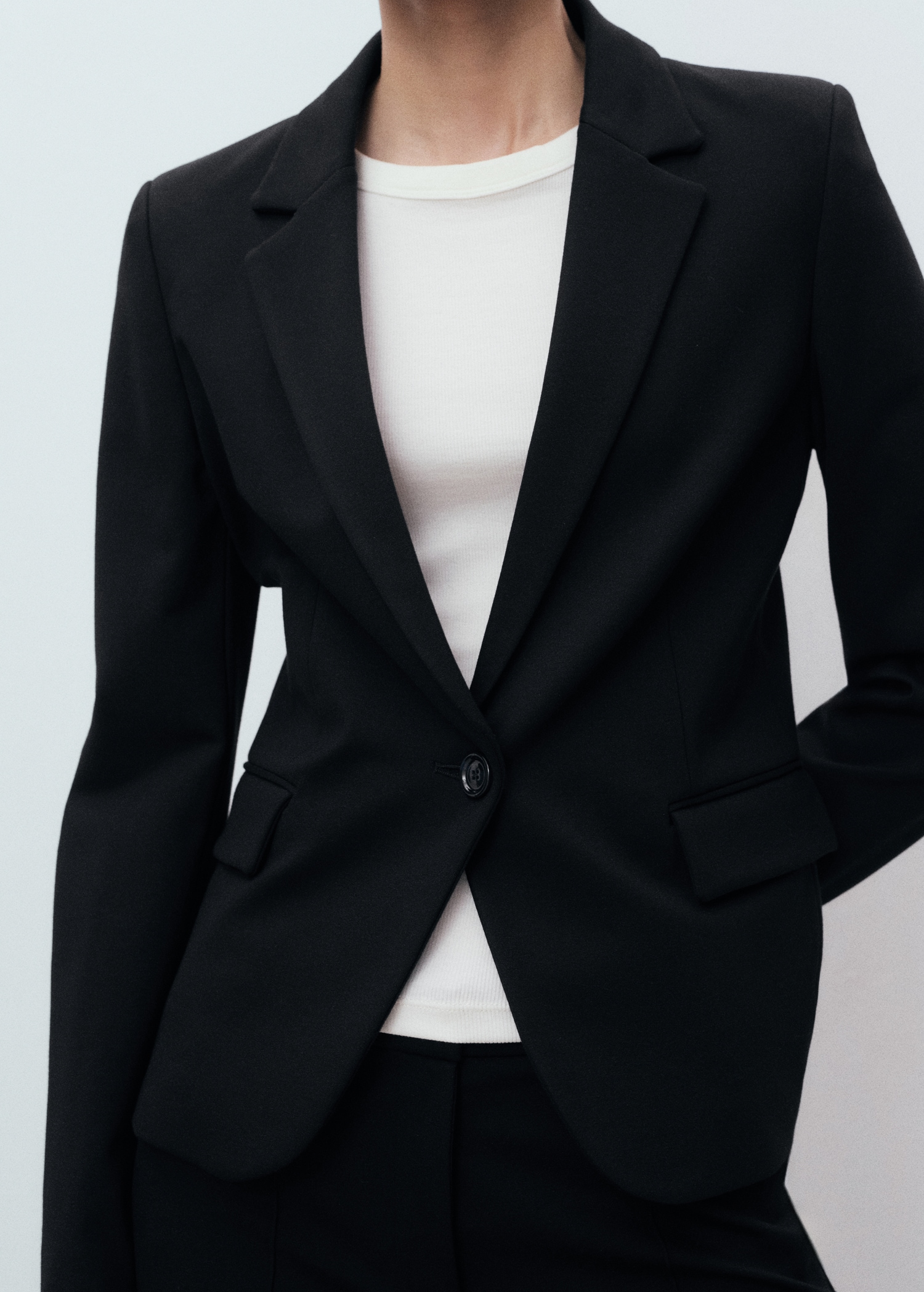 Fitted suit blazer