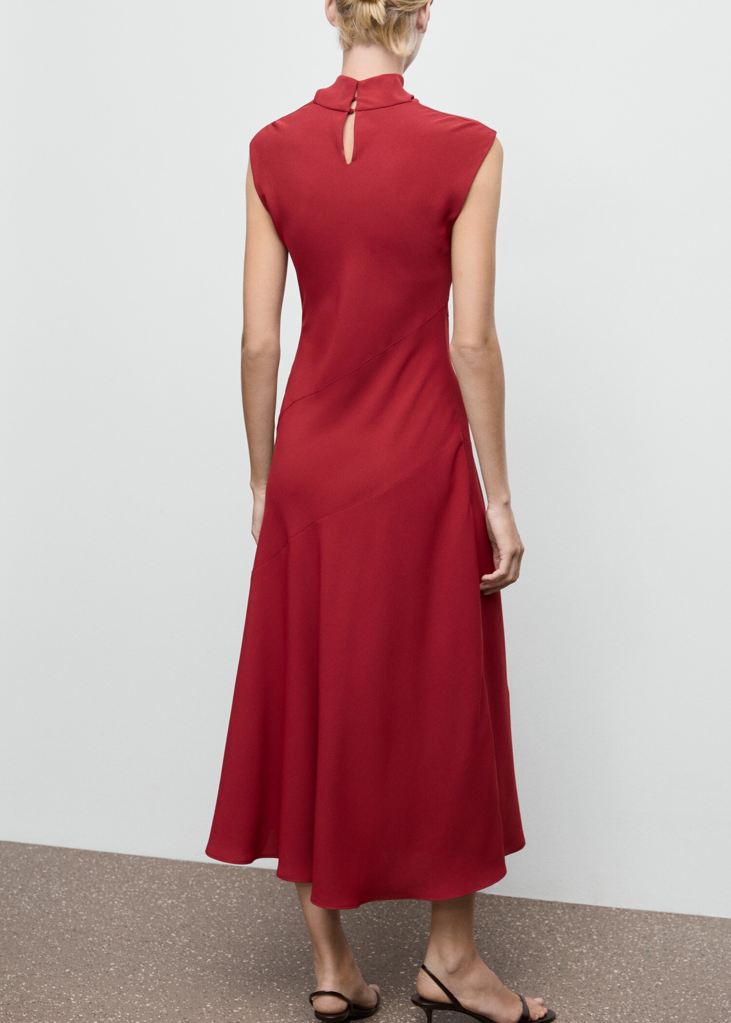 Vestido cuello alto sin mangas - Reverso del artículo