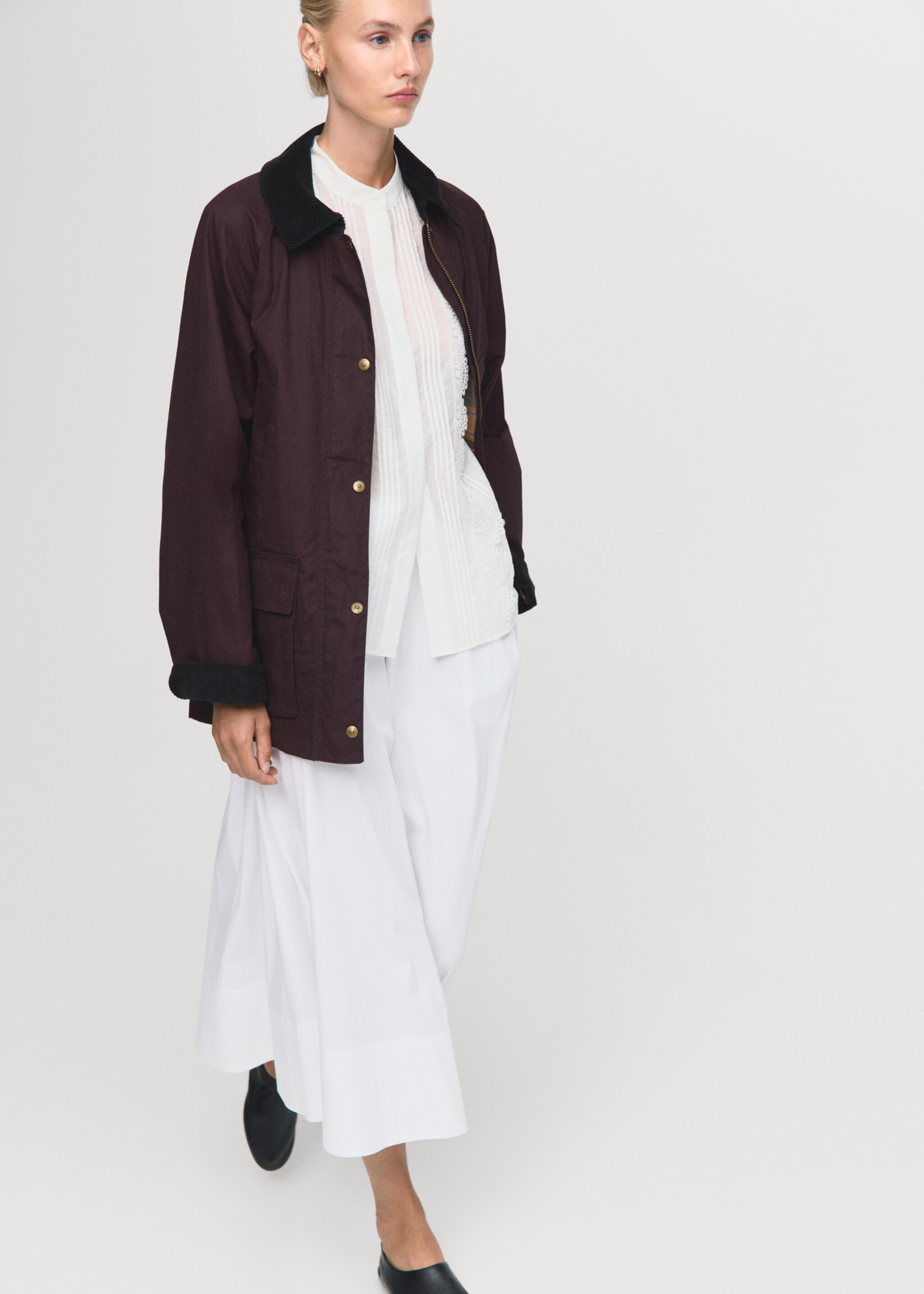 Blouse with lace trim details - Details of the article 2, Ecru. Ref: 17035815-00.