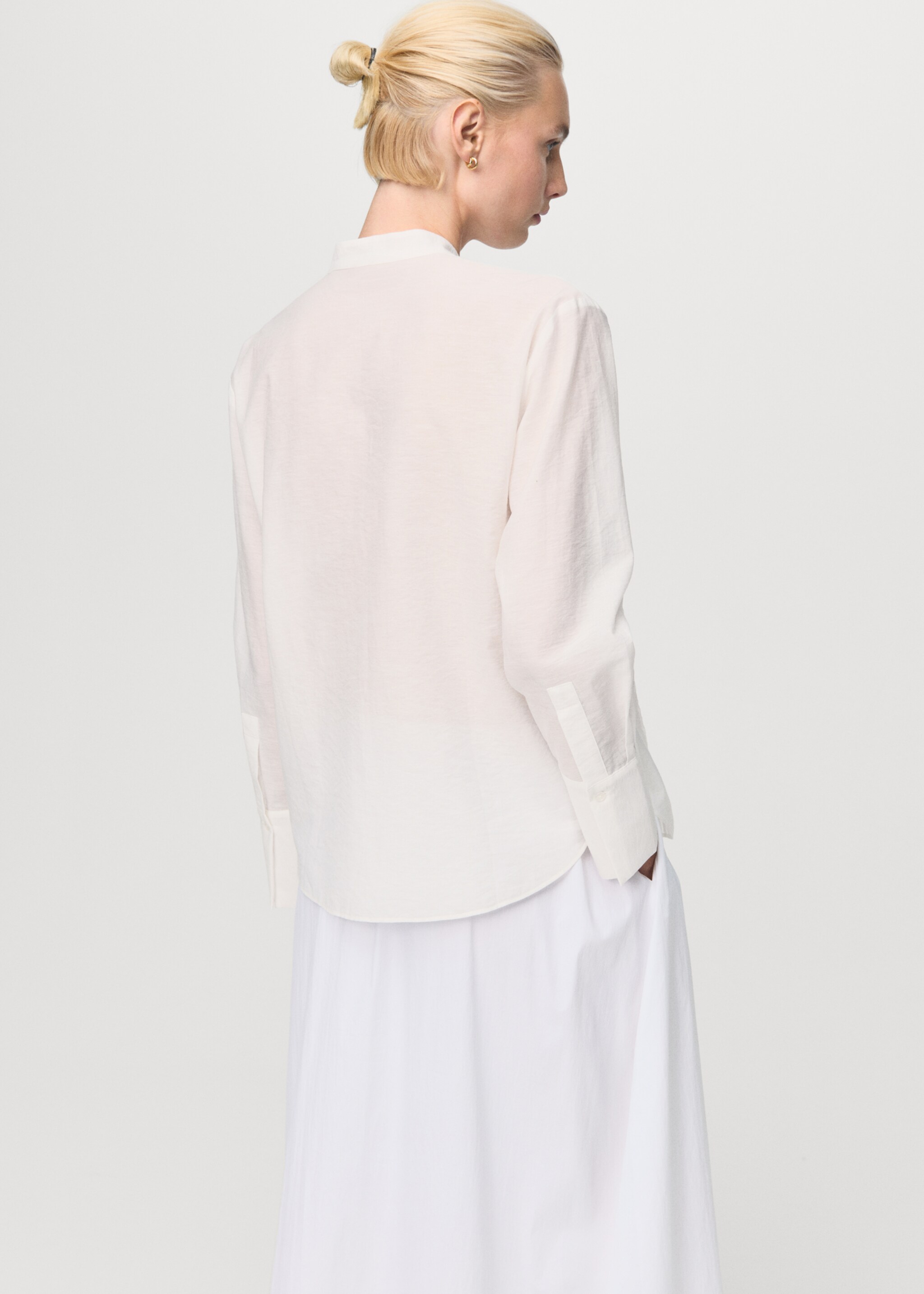 Blouse with lace trim details - Reverse of the article, Ecru. Ref: 17035815-00.