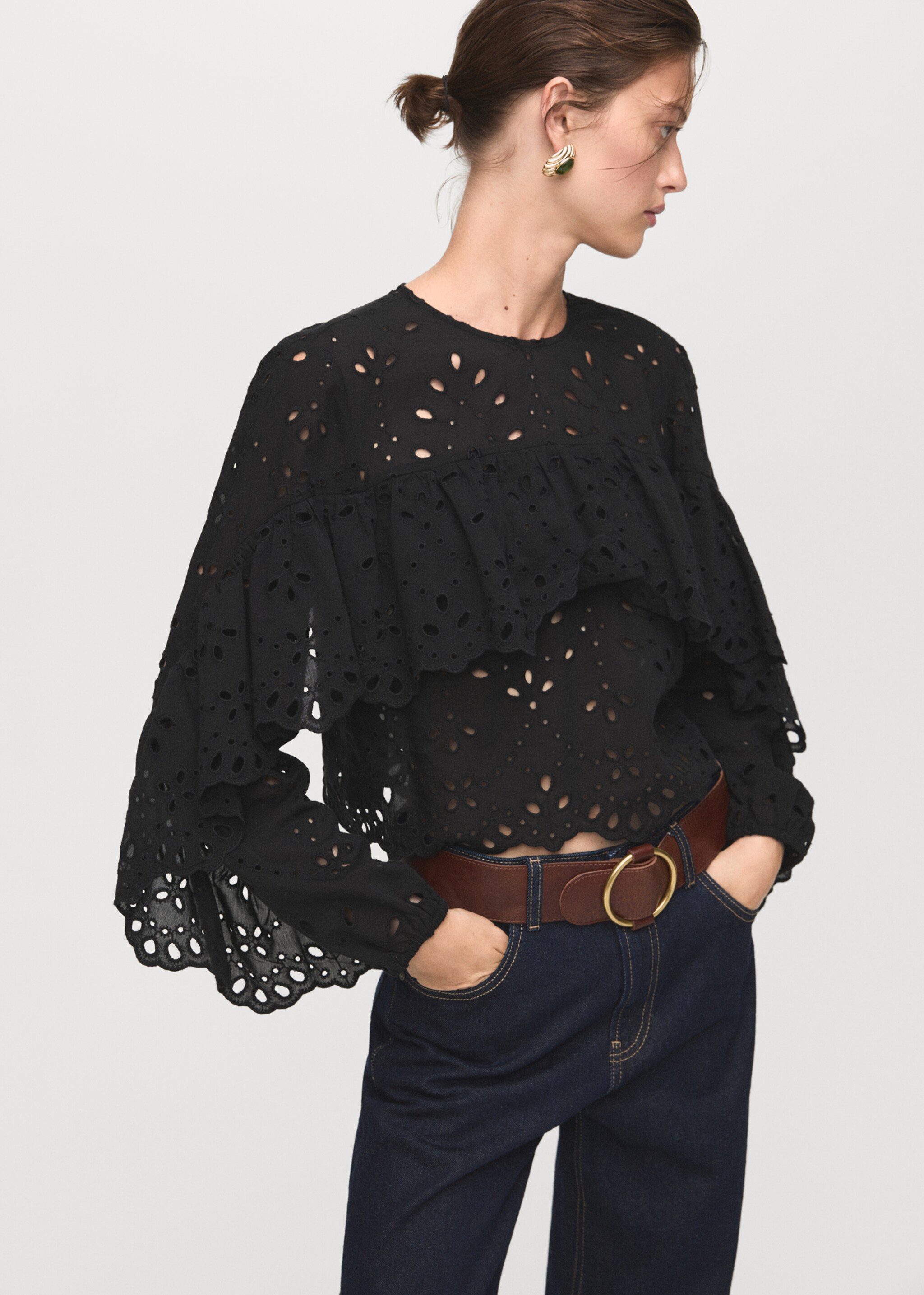 Blouse with perforated embroidery and ruffles - Plano médio, Preto. Ref: 17035822-00.