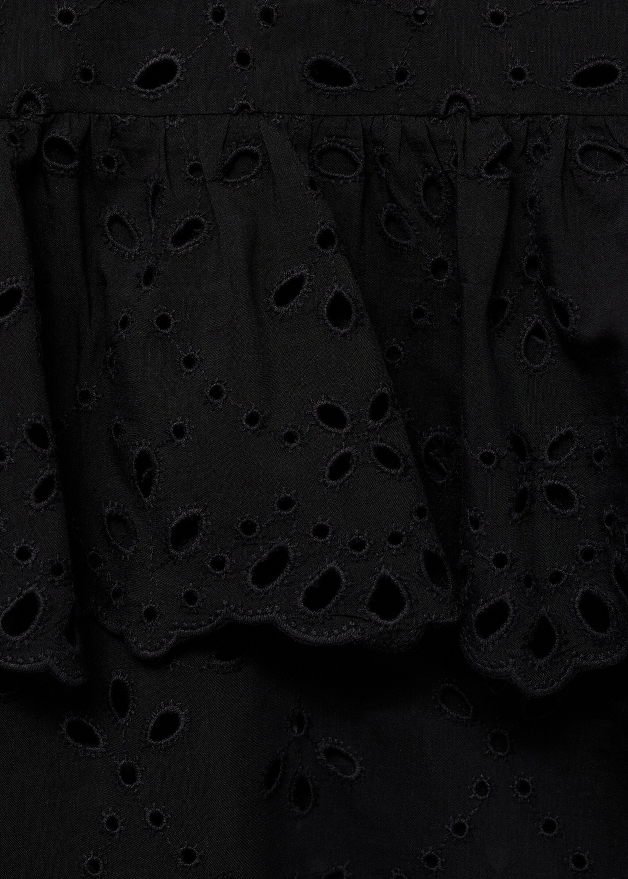 Blouse with perforated embroidery and ruffles - Pormenor do artigo 0, Preto. Ref: 17035822-00.
