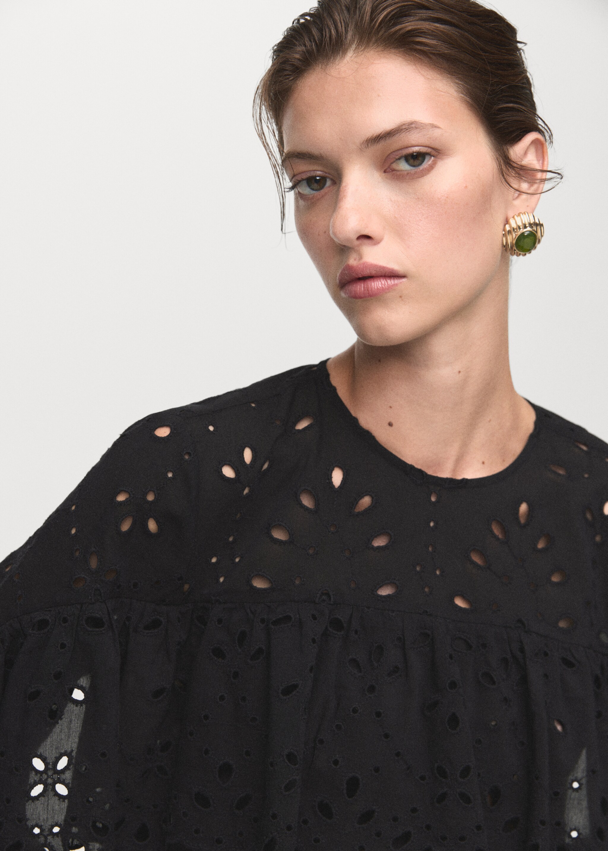 Blouse with perforated embroidery and ruffles - Pormenor do artigo 1, Preto. Ref: 17035822-00.