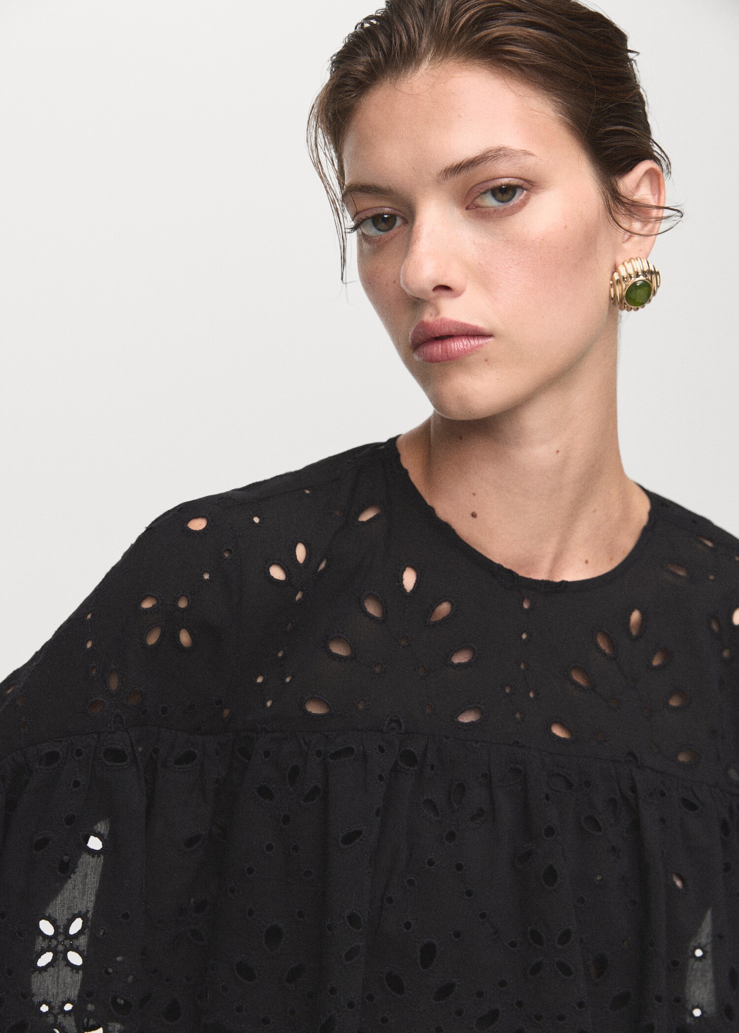 Blouse with embroidered eyelet frills - Details of the article 1