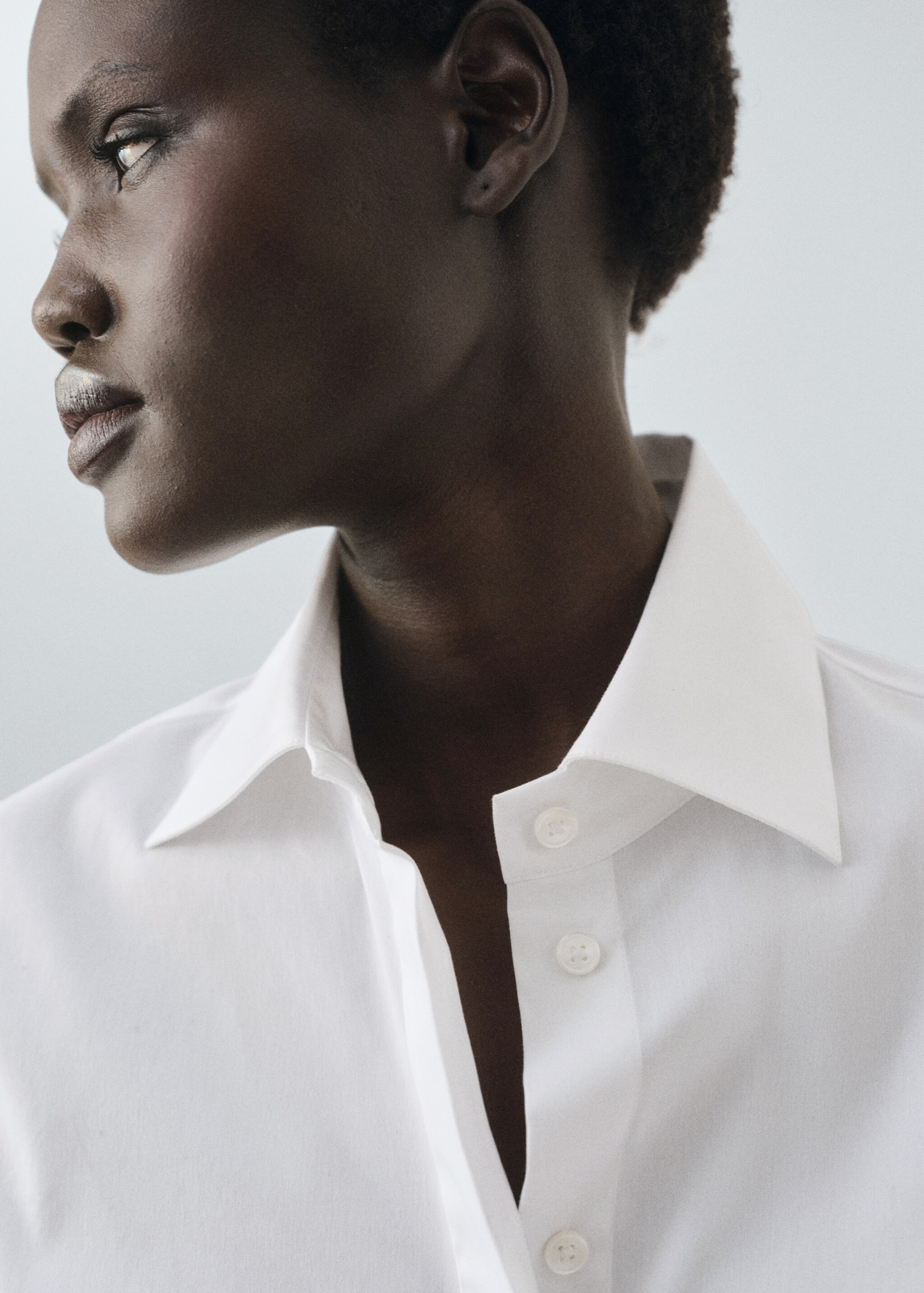 Slim-fit poplin shirt - Details of the article 1, White. Ref: 17035827-00.
