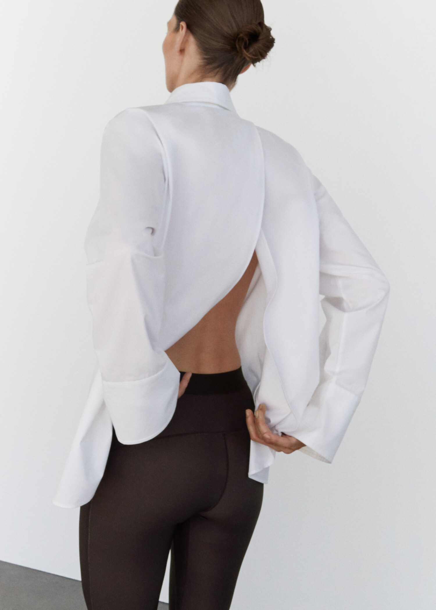 Oversized shirt with crossed back - Details of the article 1