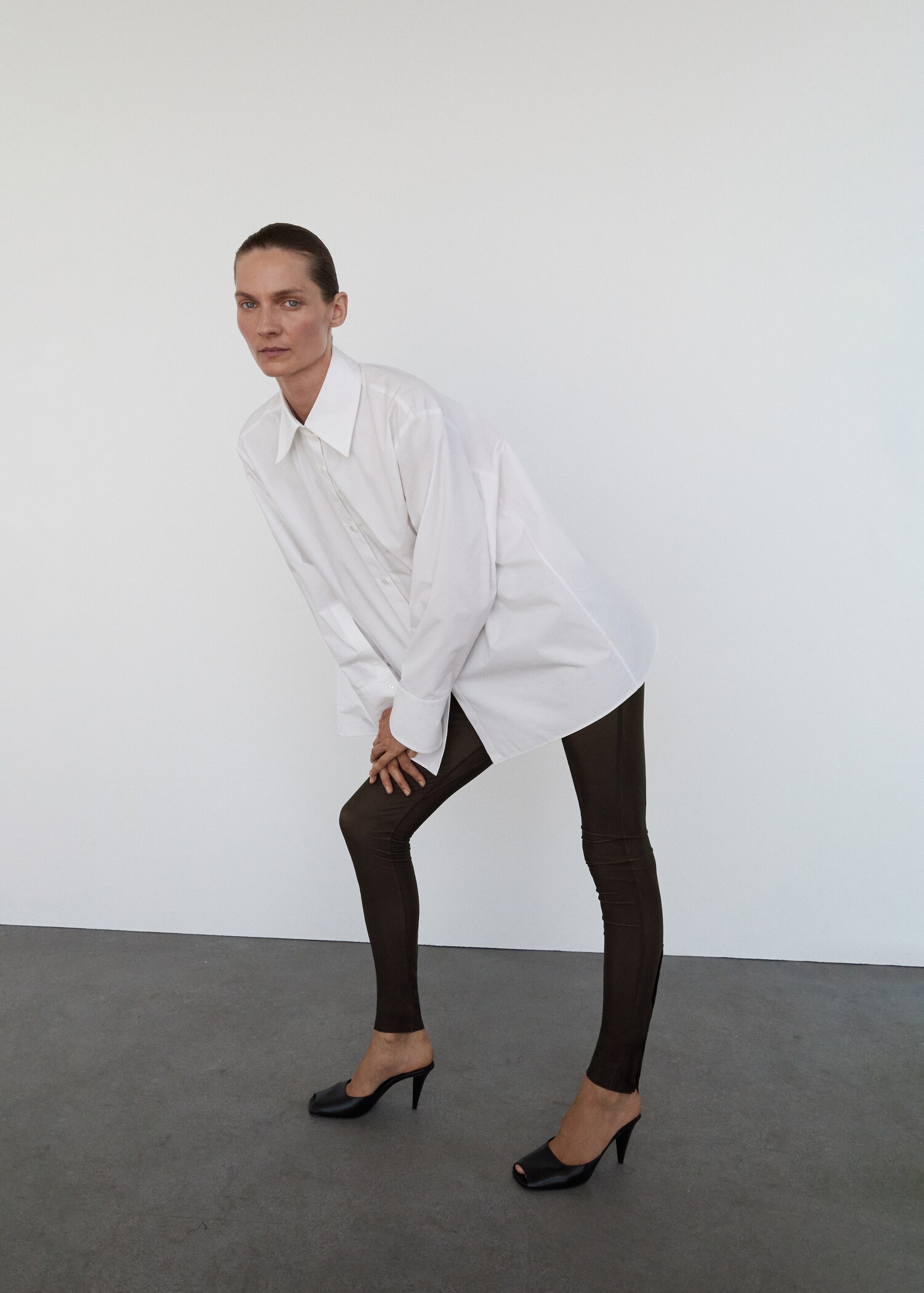 Oversized shirt with crossed back - Details of the article 2