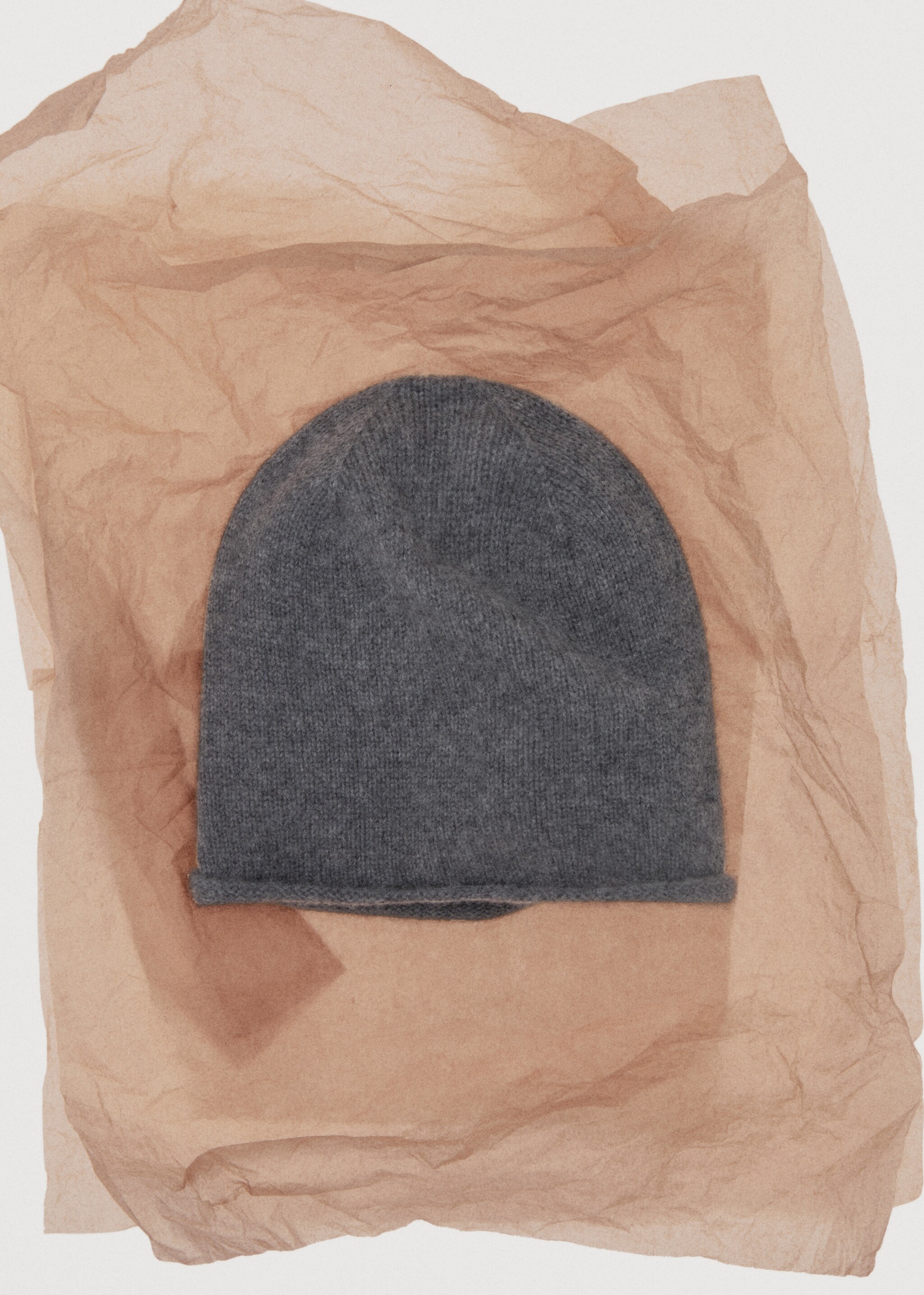 100% cashmere beanie - Details of the article 7, Medium Heather Grey. Ref: 17035976-00.