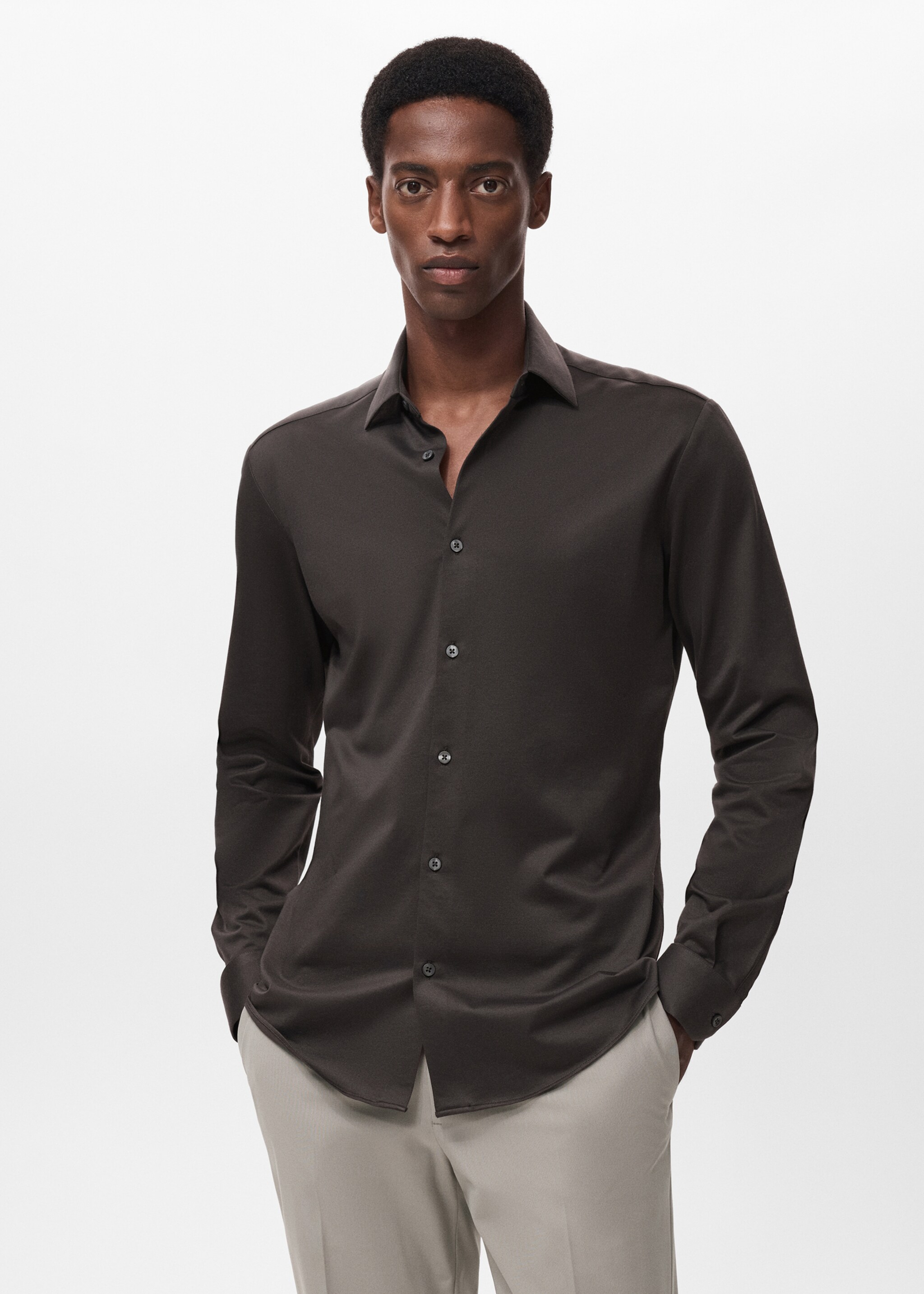 Camisa comfort stretch non iron - Plano medio, Marrón. Ref: 17035981-00.
