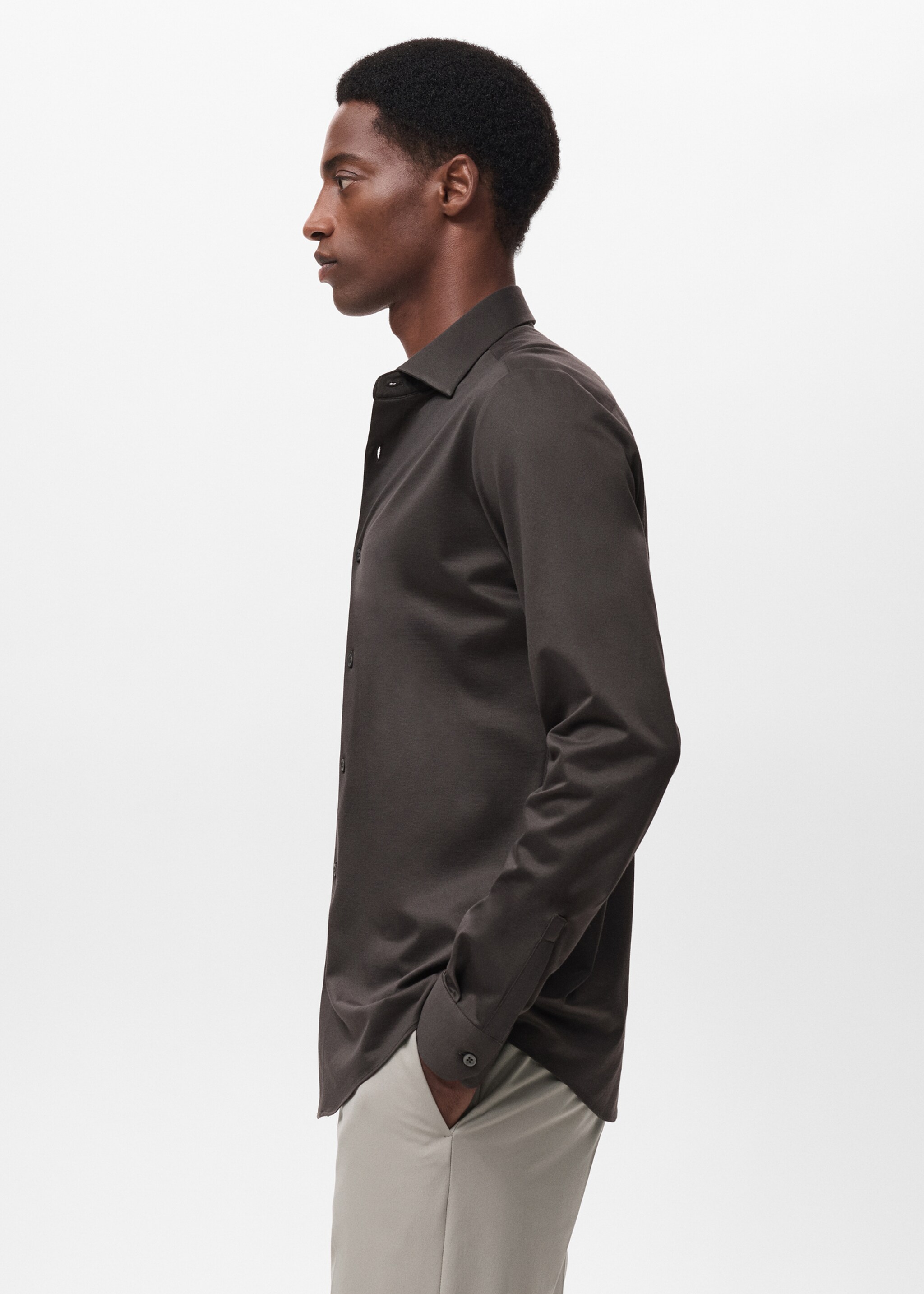 Camisa comfort stretch non iron - Detalle del artículo 2, Marrón. Ref: 17035981-00.