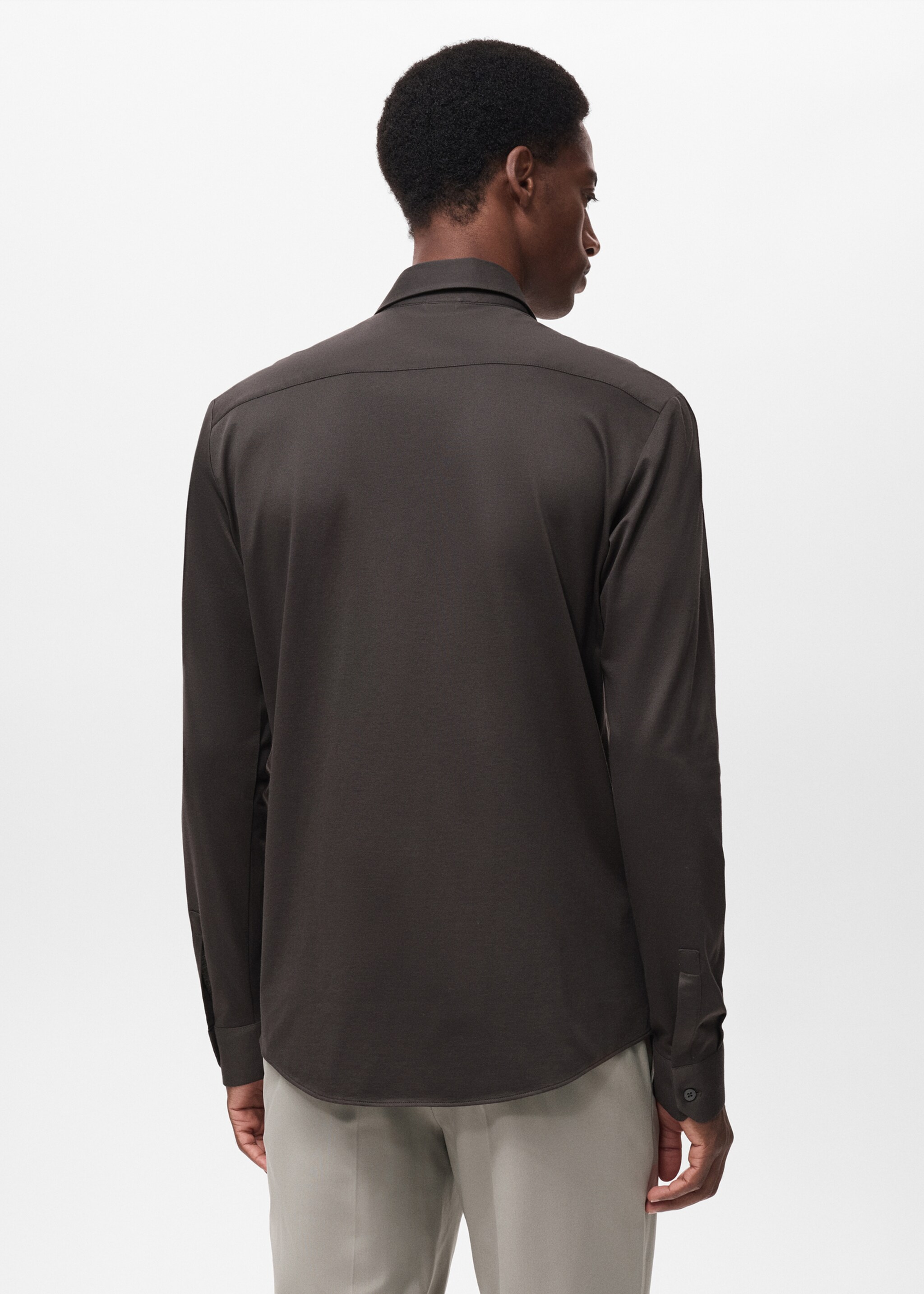 Camisa comfort stretch non iron - Reverso del artículo, Marrón. Ref: 17035981-00.