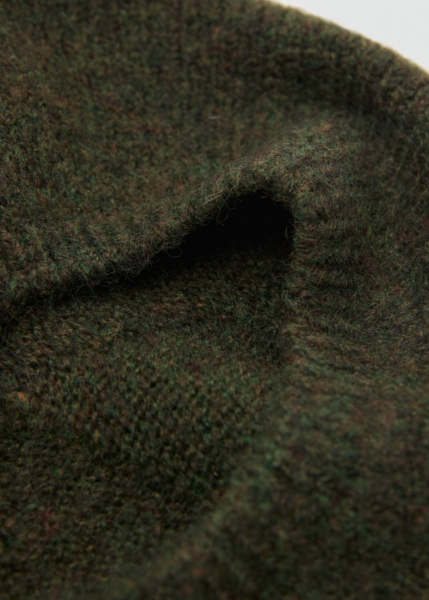 Striped beret - Details of the article 1