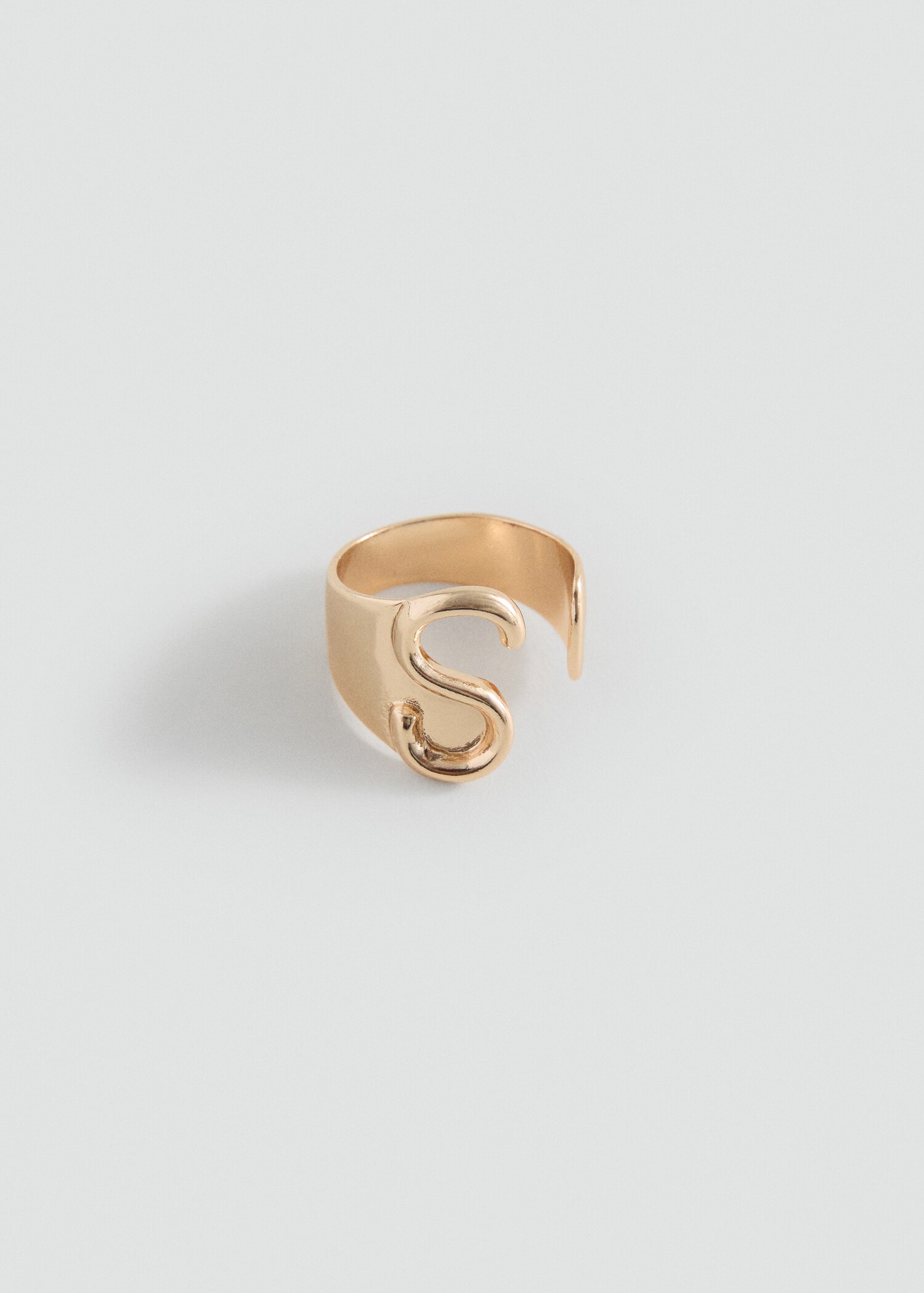 Letter design ring - Article without model