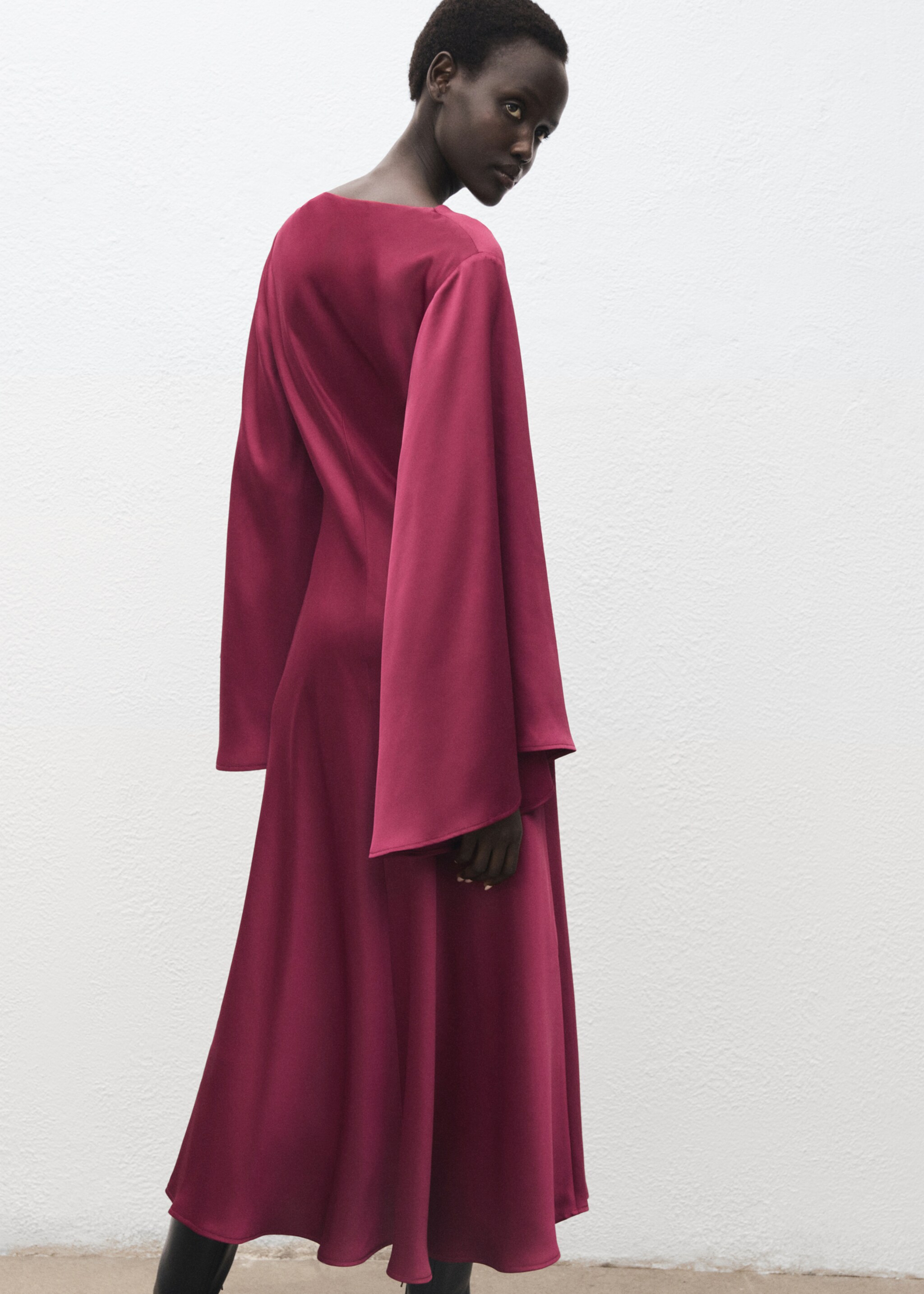 Robe satinée manches cloche - Verso de l’article, Fuchsia. Ref: 17036004-00.