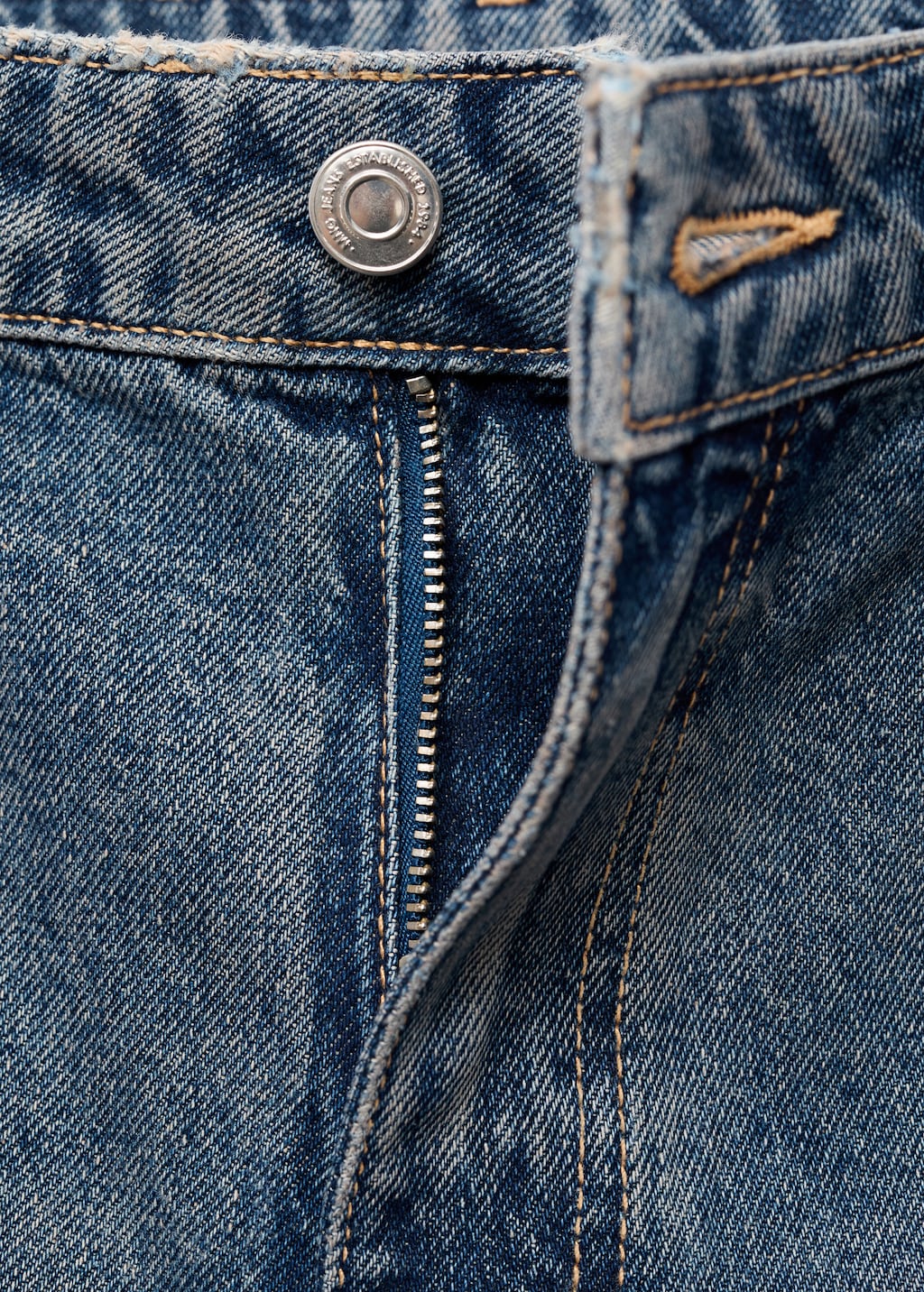 Straight-leg jeans with eyelets