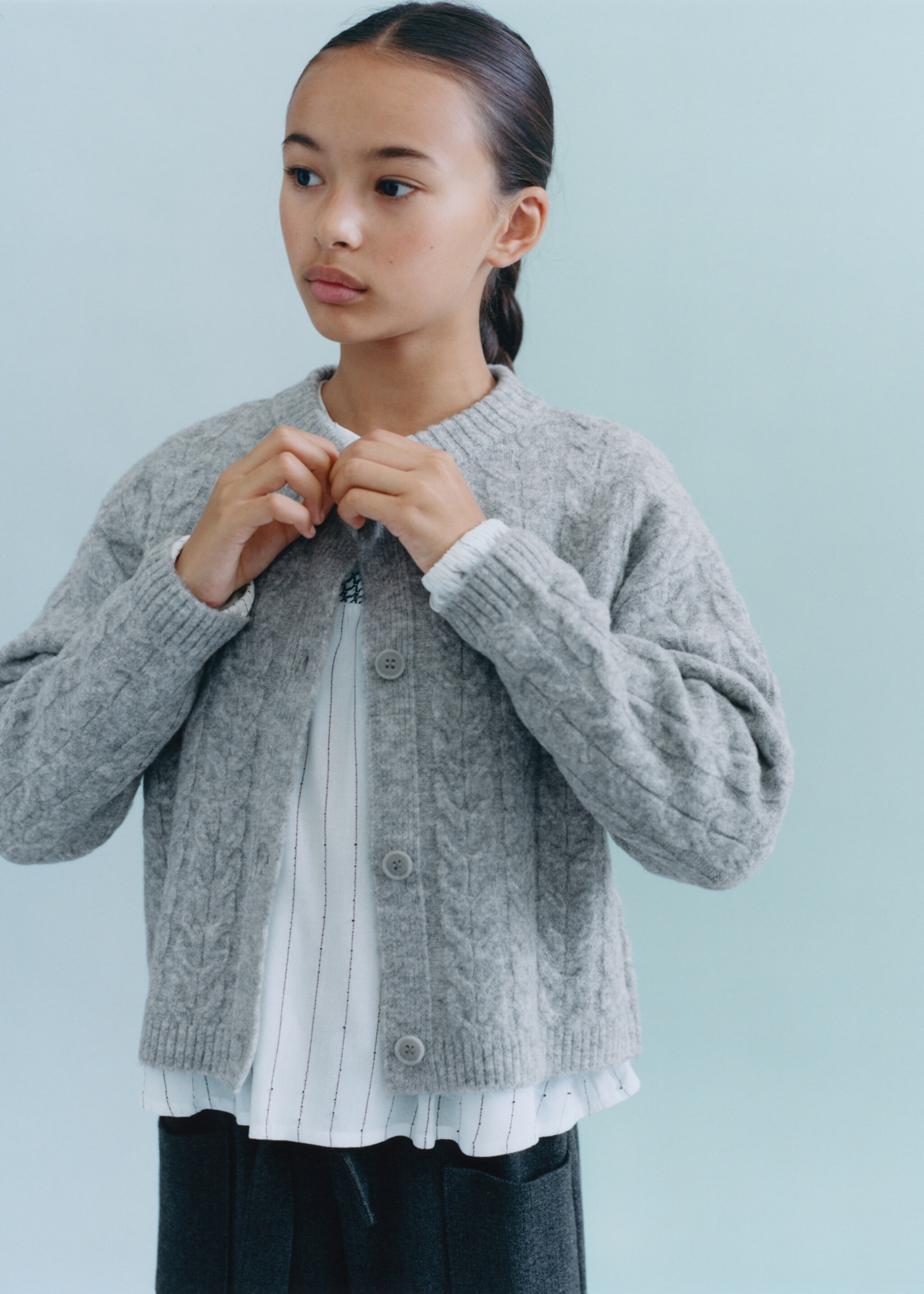 Knitted button cardigan - Details of the article 5, Medium Heather Grey. Ref: 17036339-00.