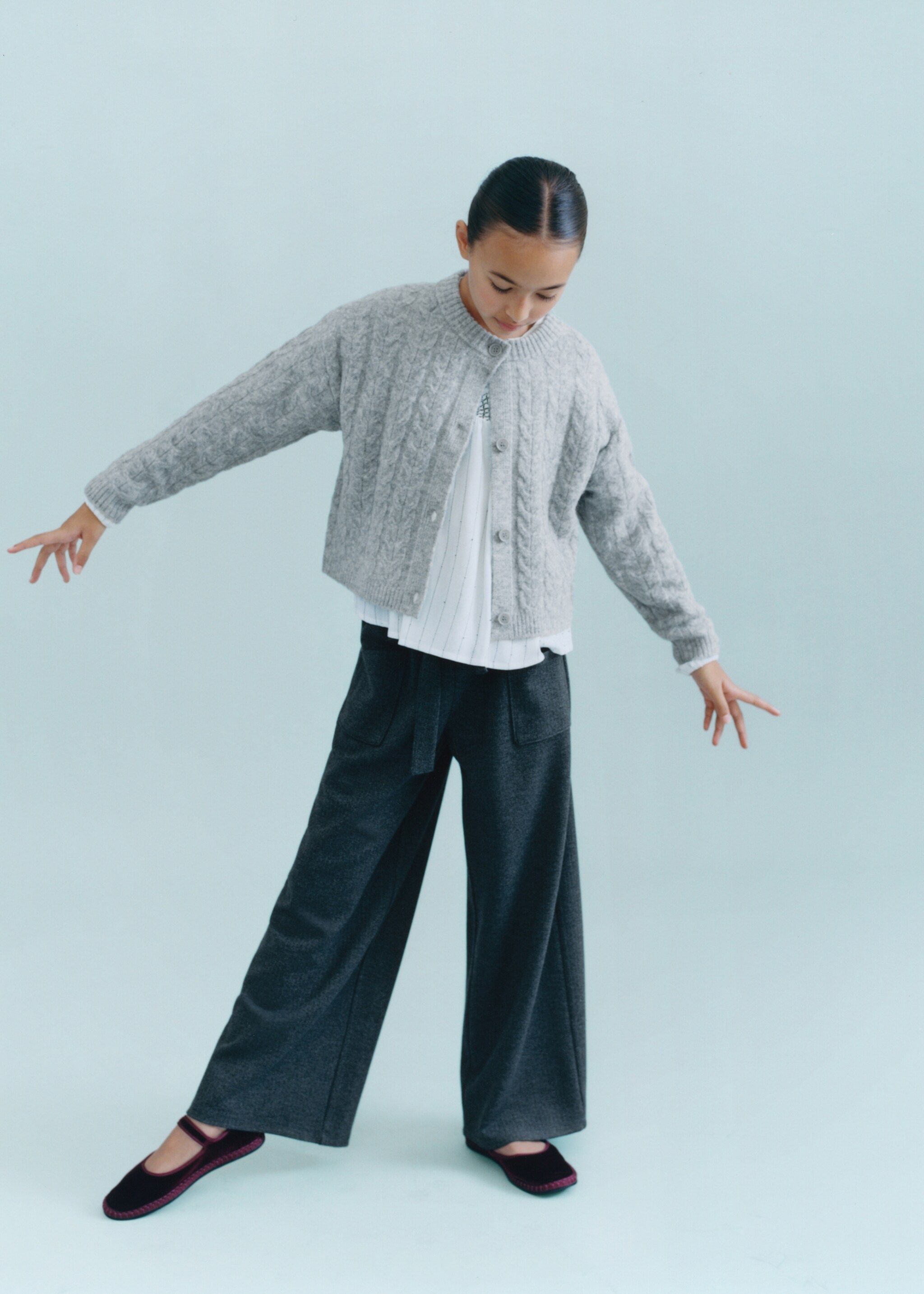 Knitted button cardigan - Details of the article 6, Medium Heather Grey. Ref: 17036339-00.
