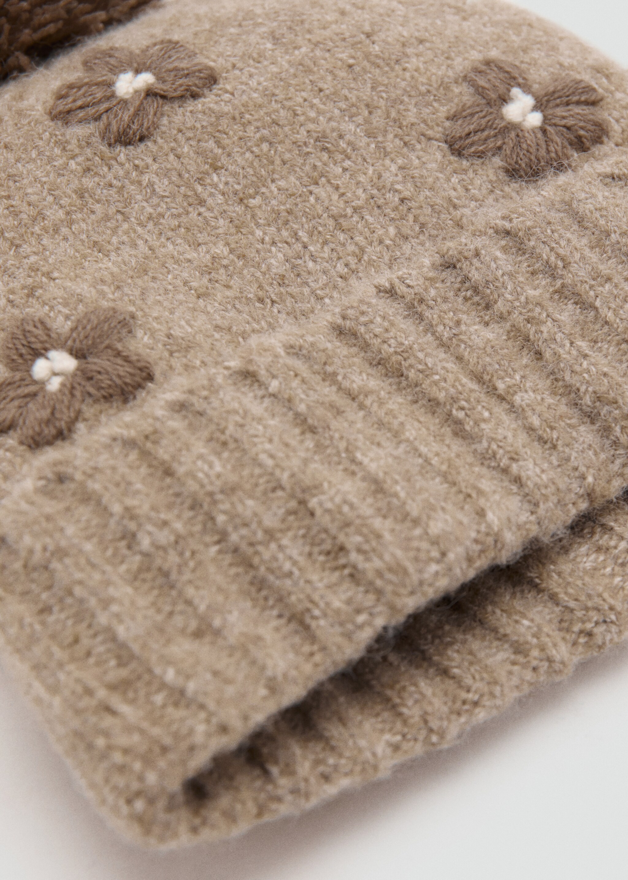 Flower pompom hat - Medium plane, Sand. Ref: 17036349-00.