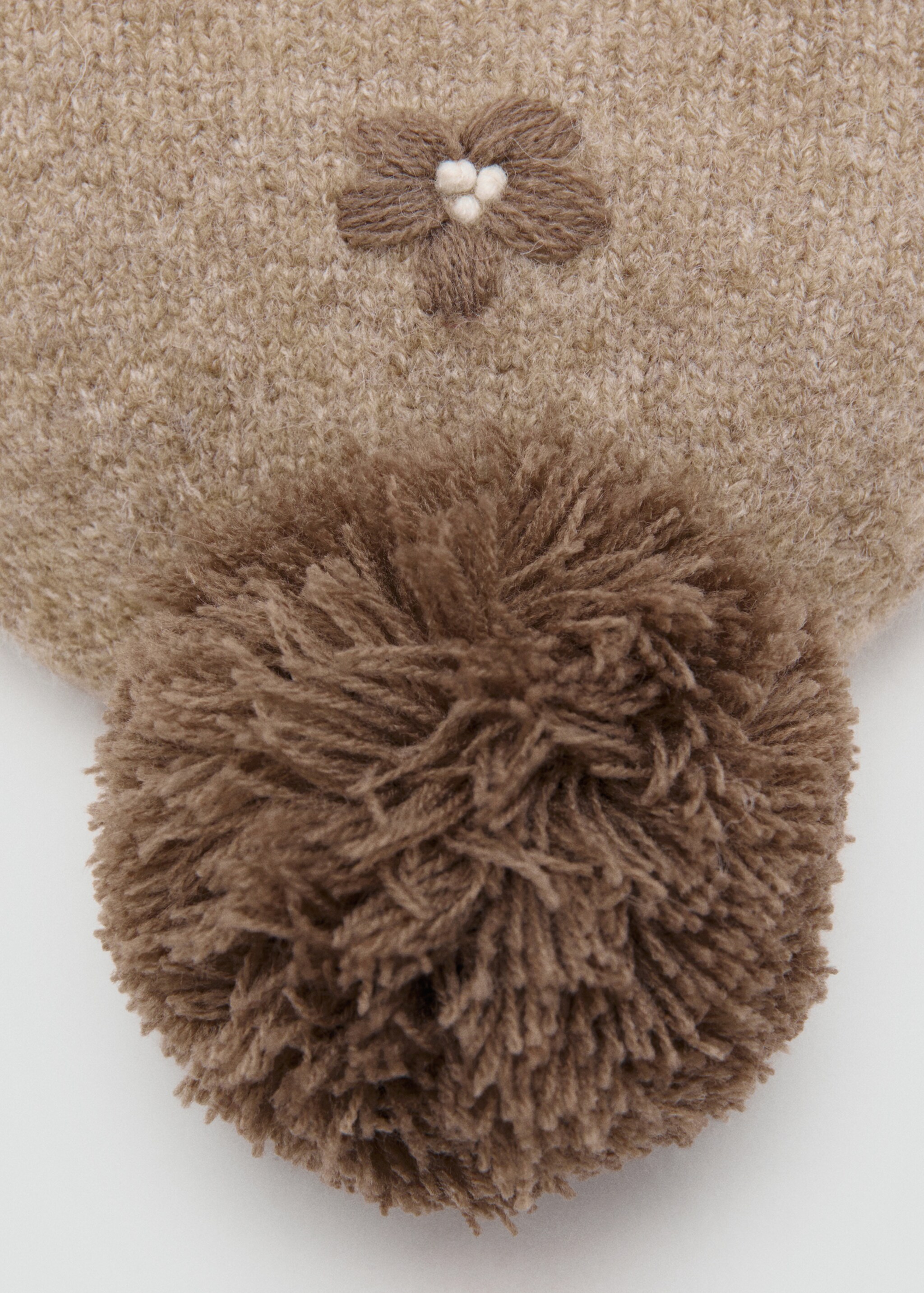 Flower pompom hat - Details of the article 1, Sand. Ref: 17036349-00.