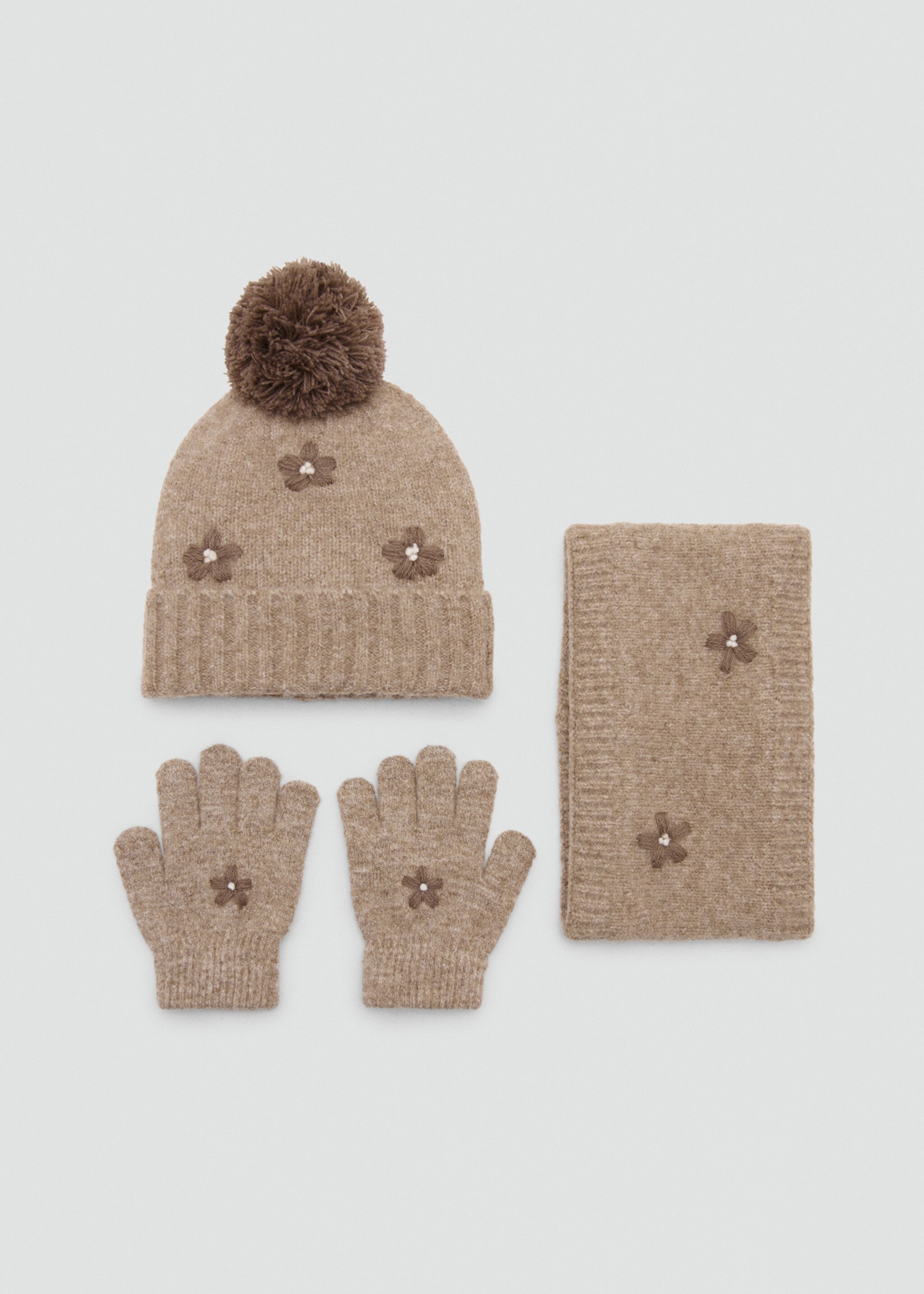 Flower pompom hat - Details of the article 2, Sand. Ref: 17036349-00.
