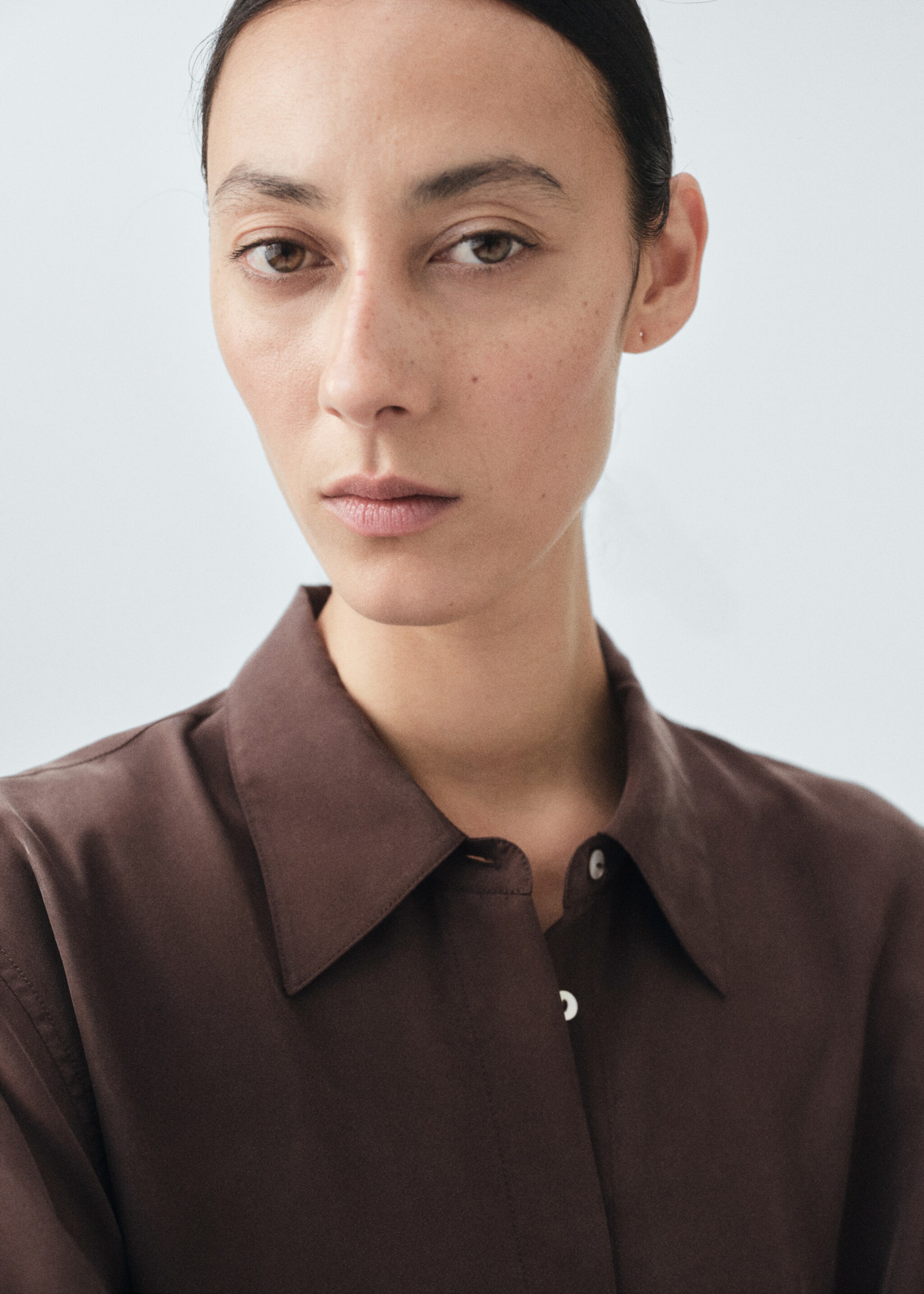 Chemise oversize 100% soie - Détail de l'article 1, Chocolat. Ref: 17036351-00.