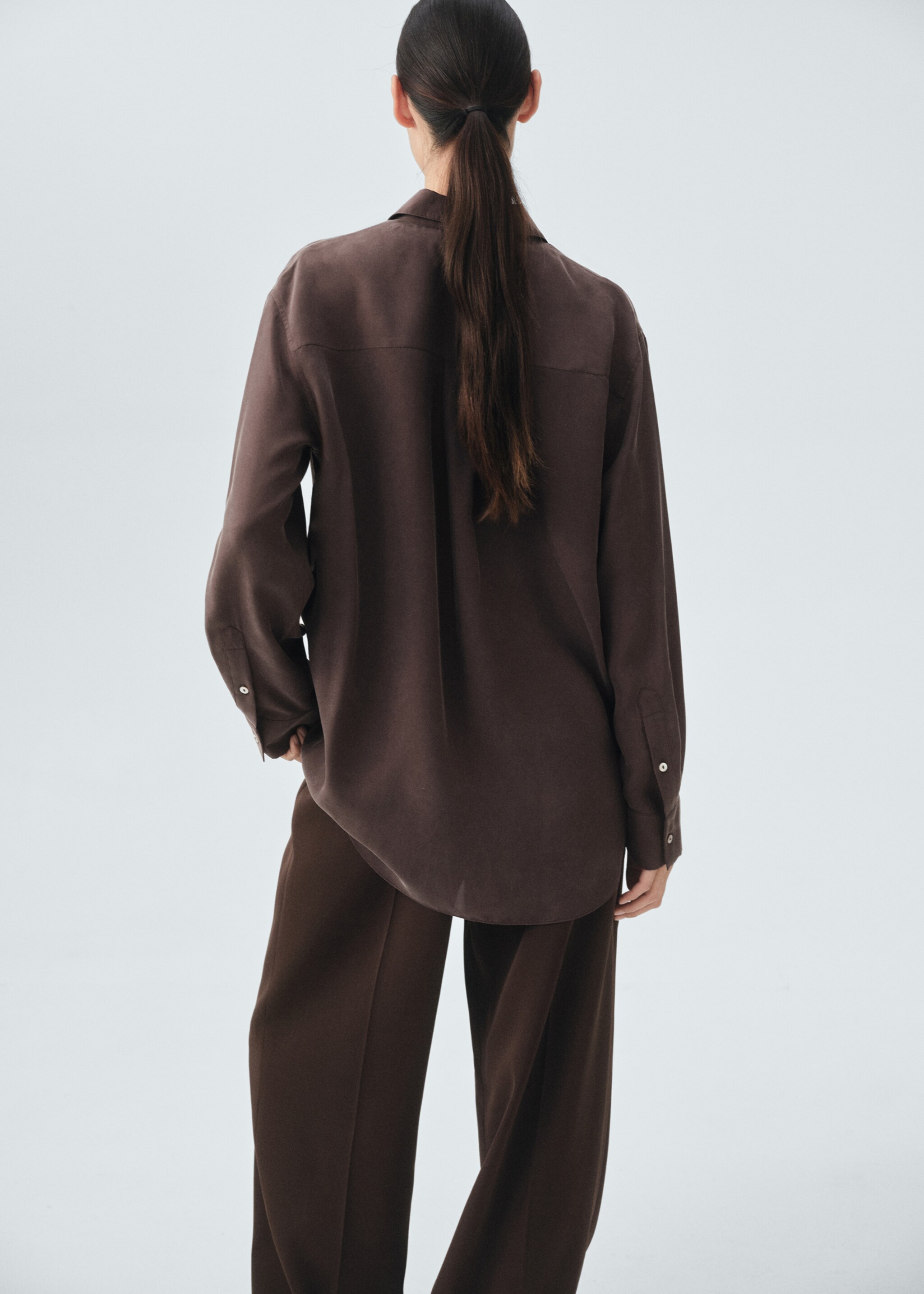 Chemise oversize 100% soie - Verso de l’article, Chocolat. Ref: 17036351-00.