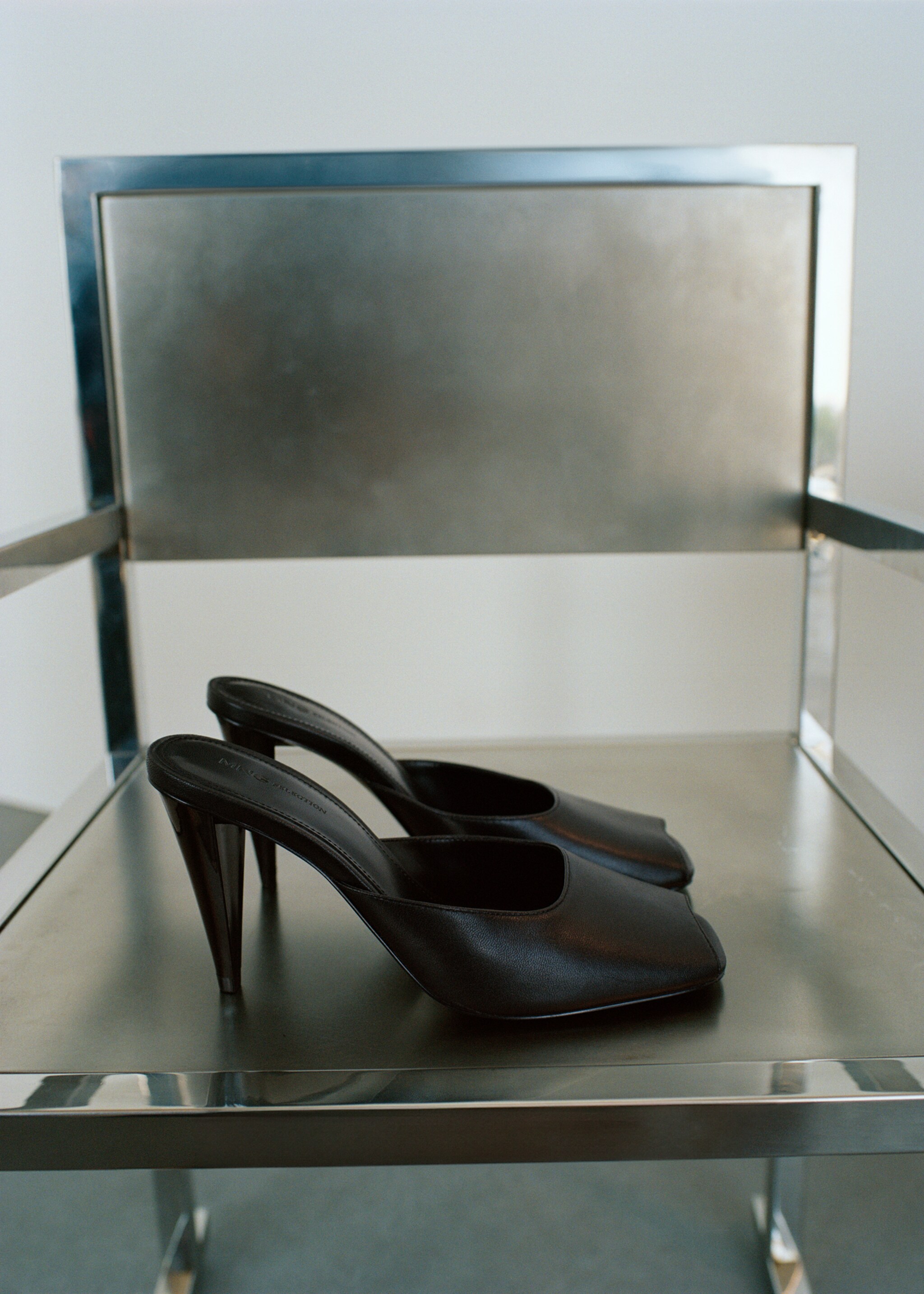 100% leather open-toe shoes - Details of the article 9, Black. Ref: 17036355-00.
