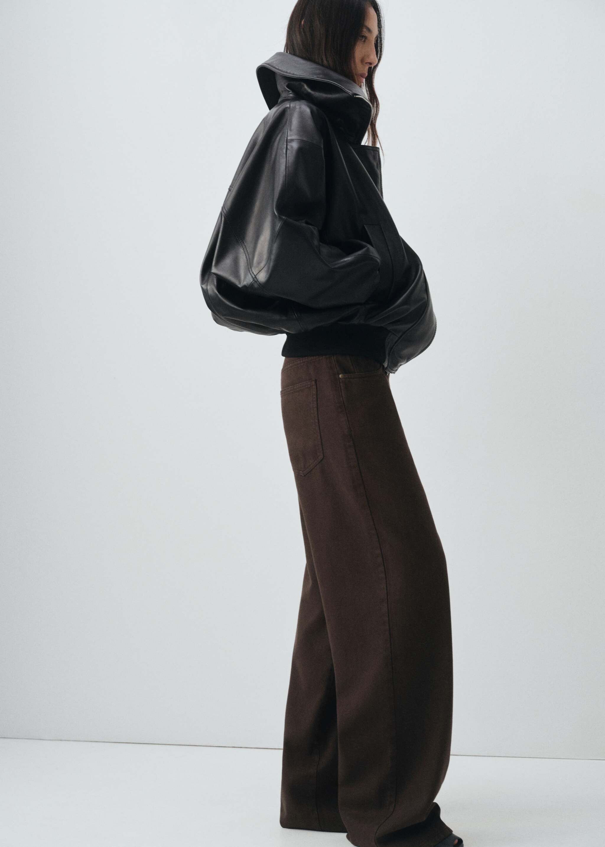 Mid-rise straight jeans - Details of the article 2, Chocolate. Ref: 17036357-00.