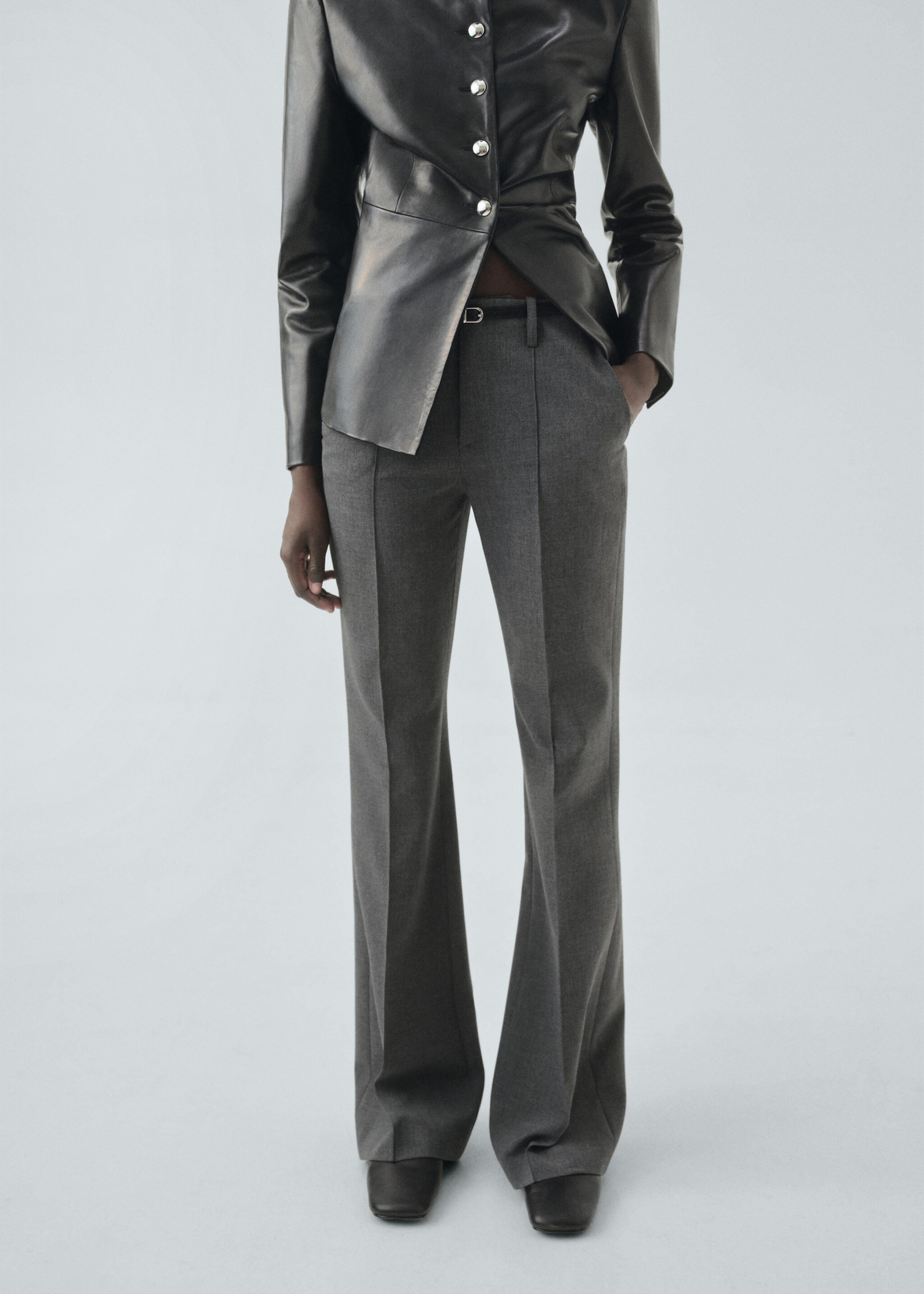 Pantalon droit avec ceinture - Plan moyen, Gris. Ref: 17036360-00.