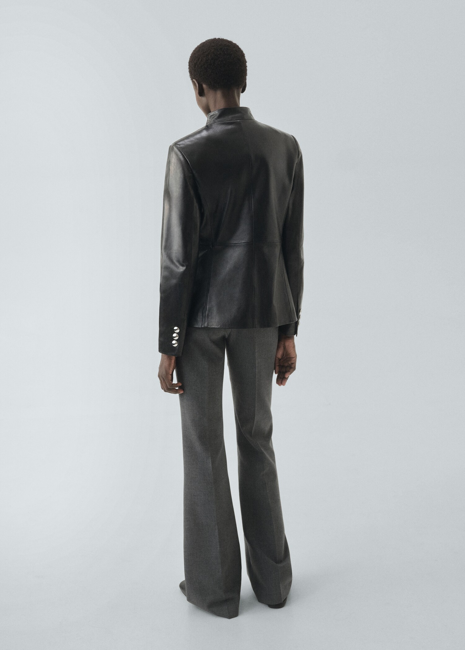 Pantalon droit avec ceinture - Verso de l’article