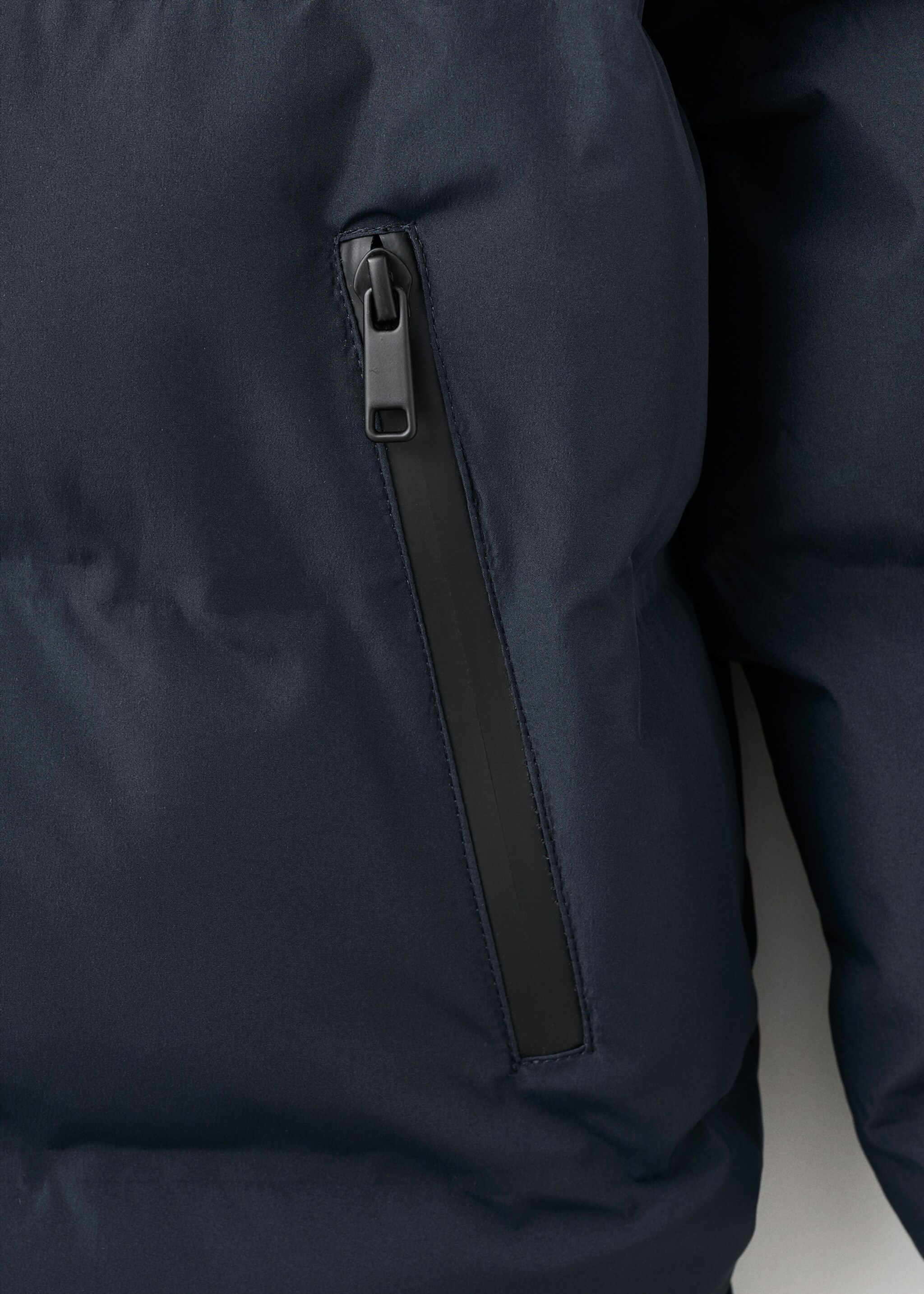 Anorak clapham2 - Details of the article 8, Navy. Ref: 17036722-00.