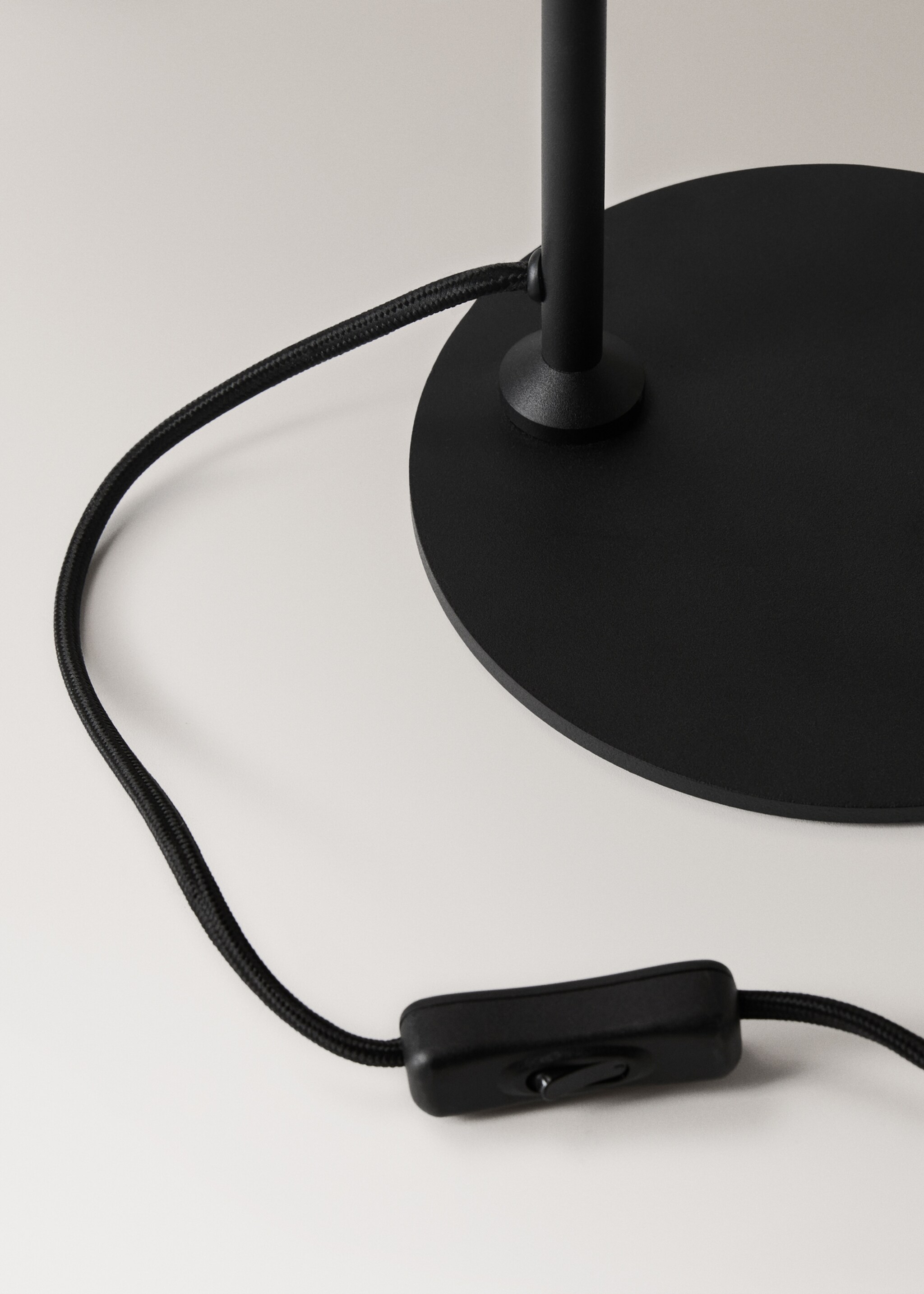 Metal table lamp with spotlight - Details of the article 2, Black. Ref: 17036724-00.