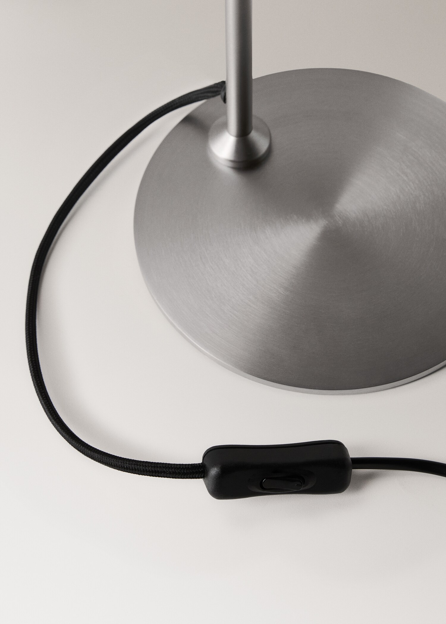 Metal table lamp with spotlight - Details of the article 2