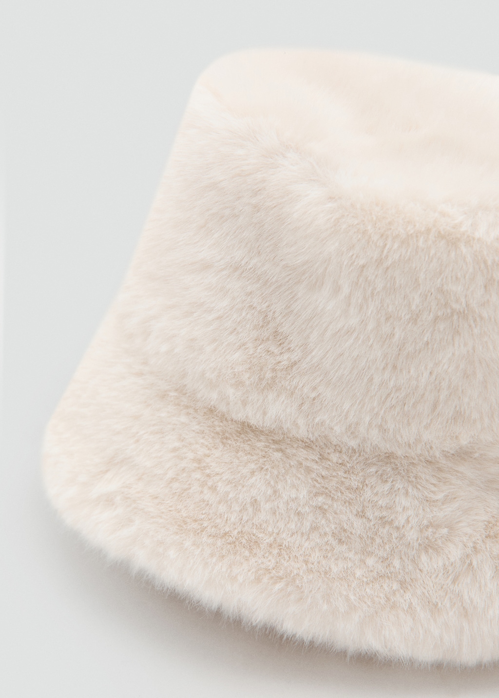 Fur-effect bucket hat