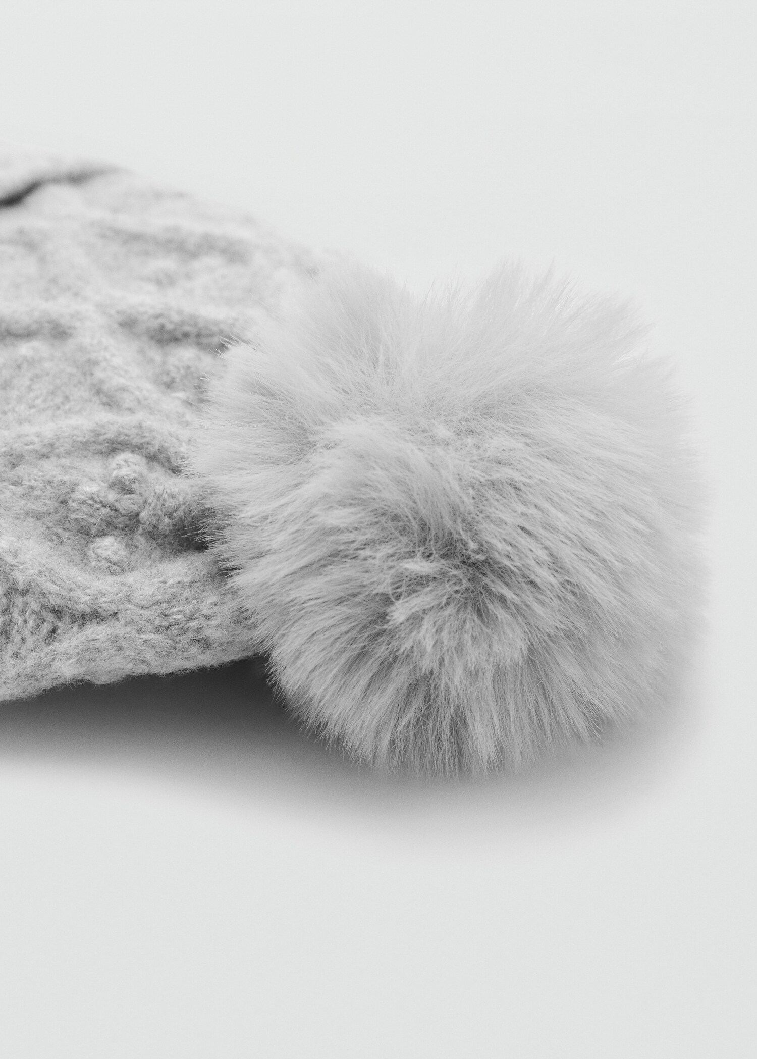 Textured pom-pom hat - Details of the article 1