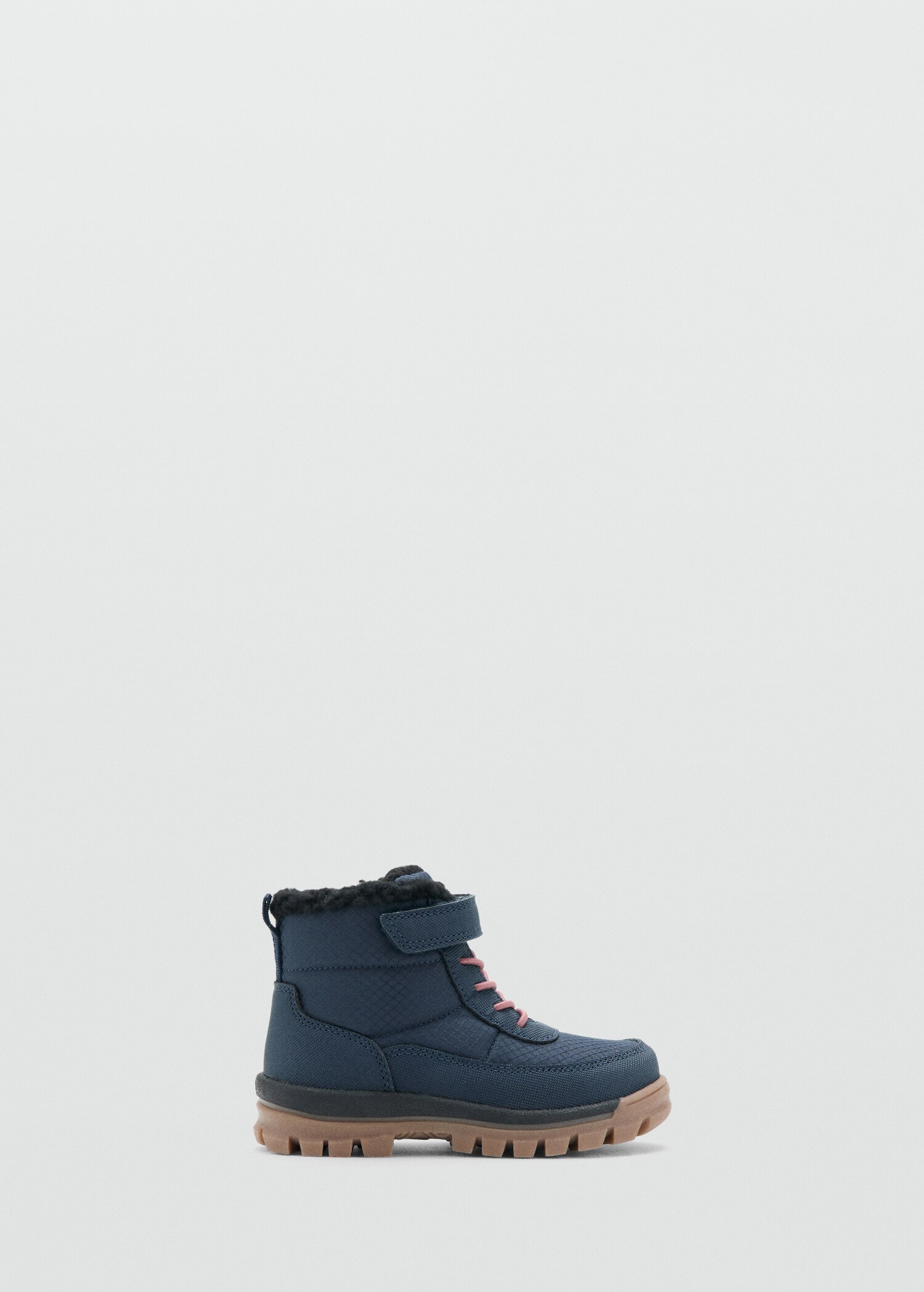 Lace-up mountain boots - Article without model