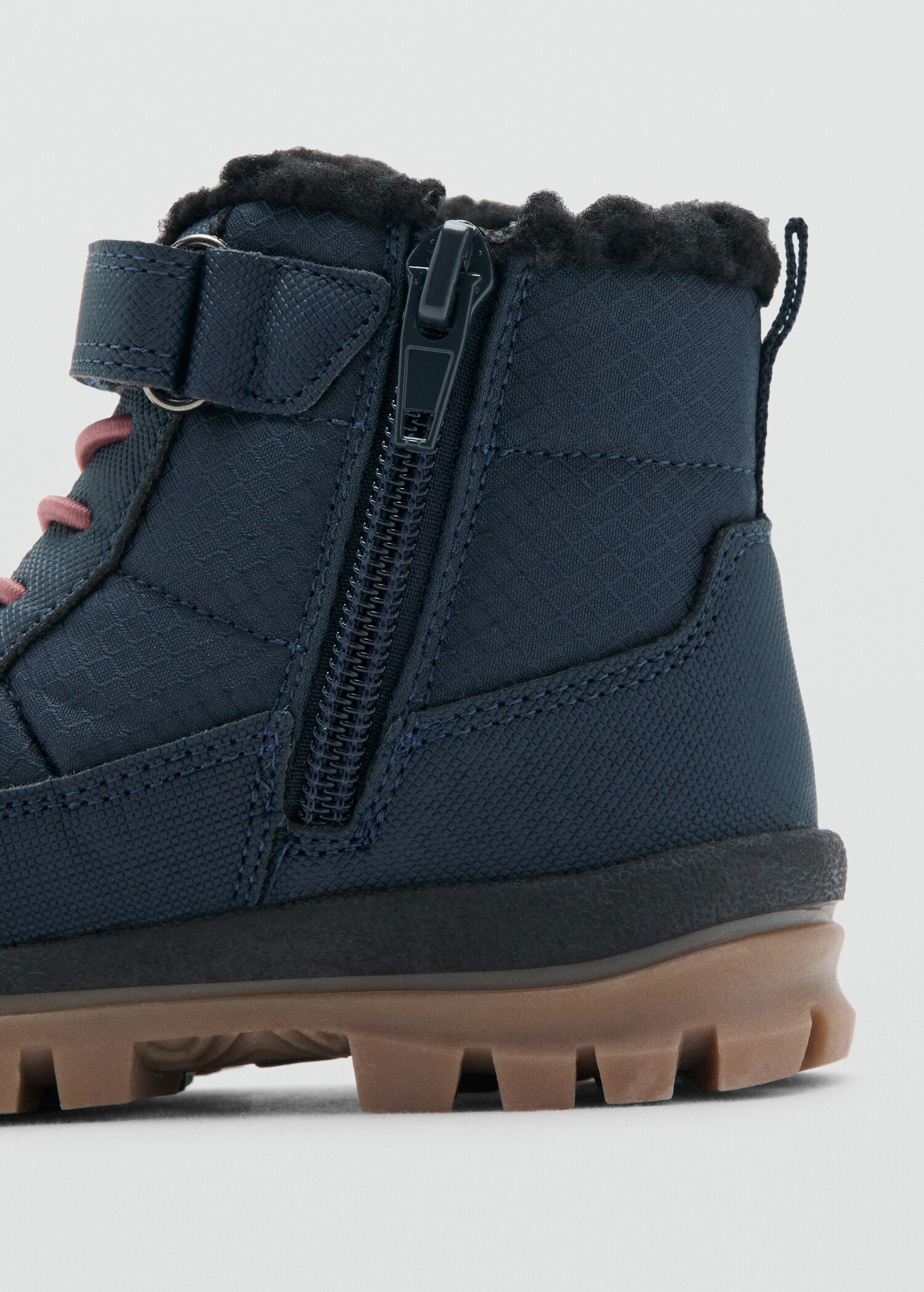 Lace-up mountain boots - Details of the article 1