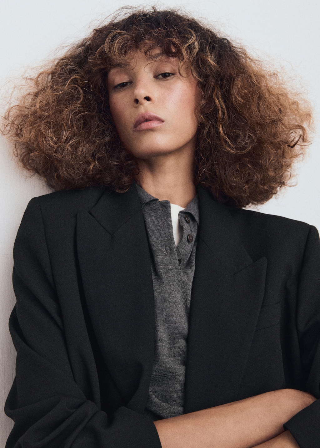 Suit blazer with flap pockets