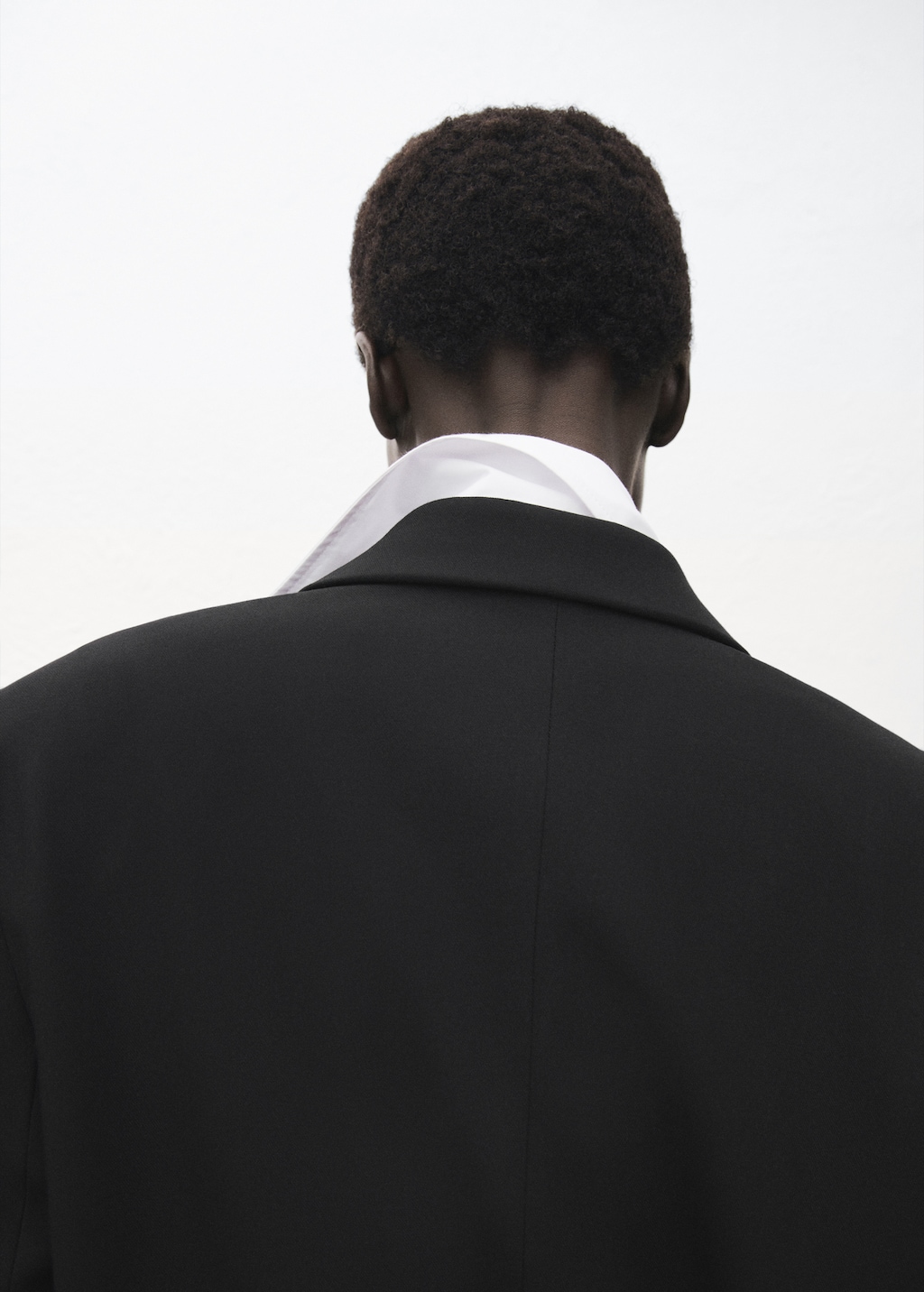 Suit blazer with flap pockets