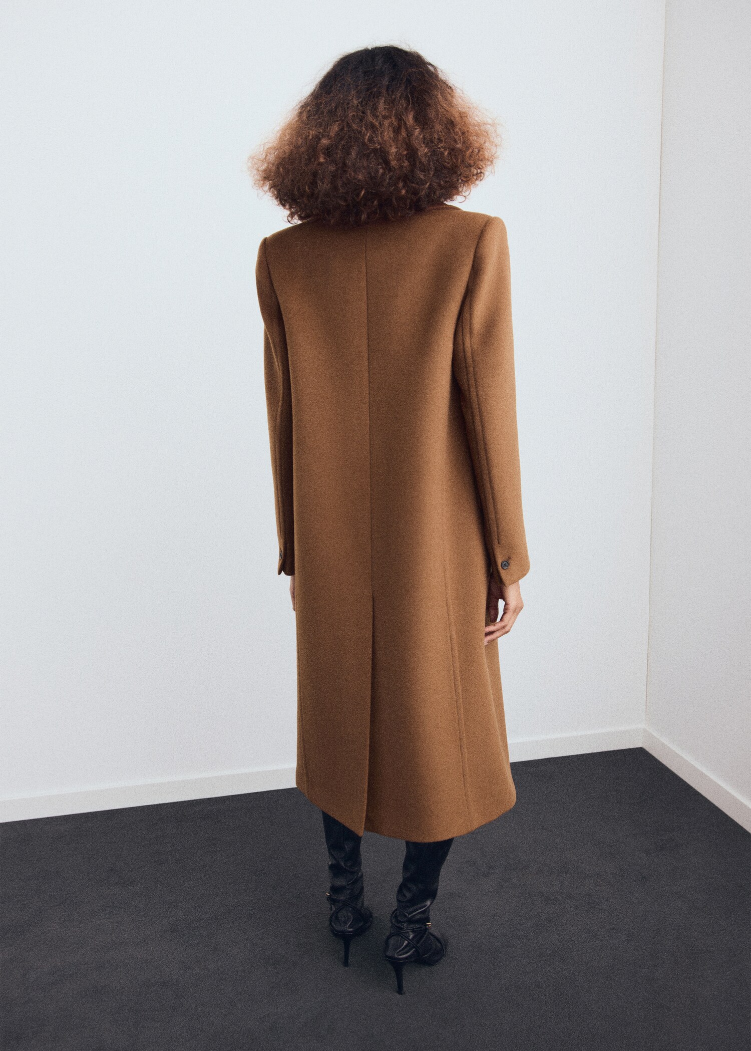 Double-breasted wool coat - Reverse of the article