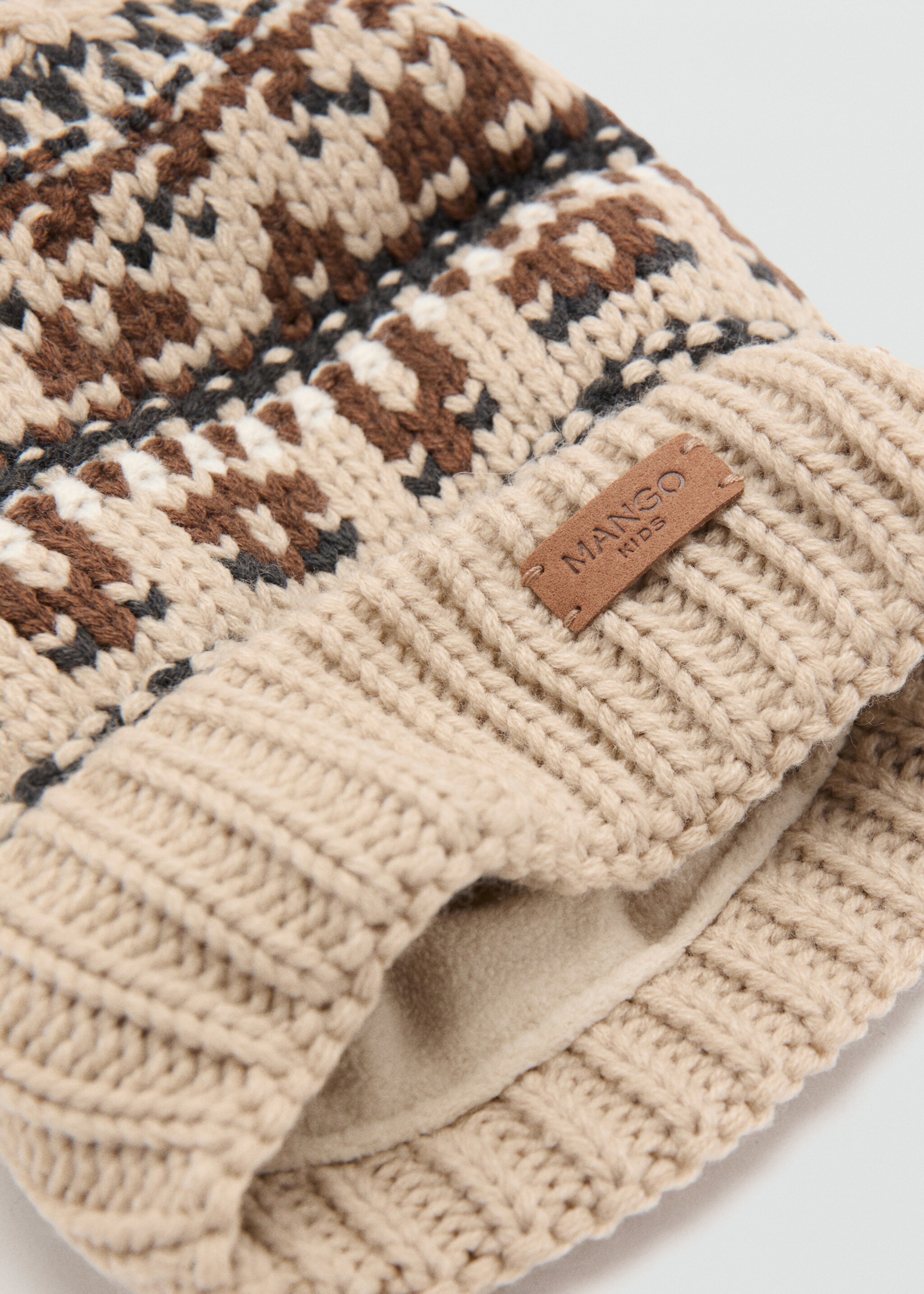 Gorro punto borla - Plano medio, Arena. Ref: 17037777-00.