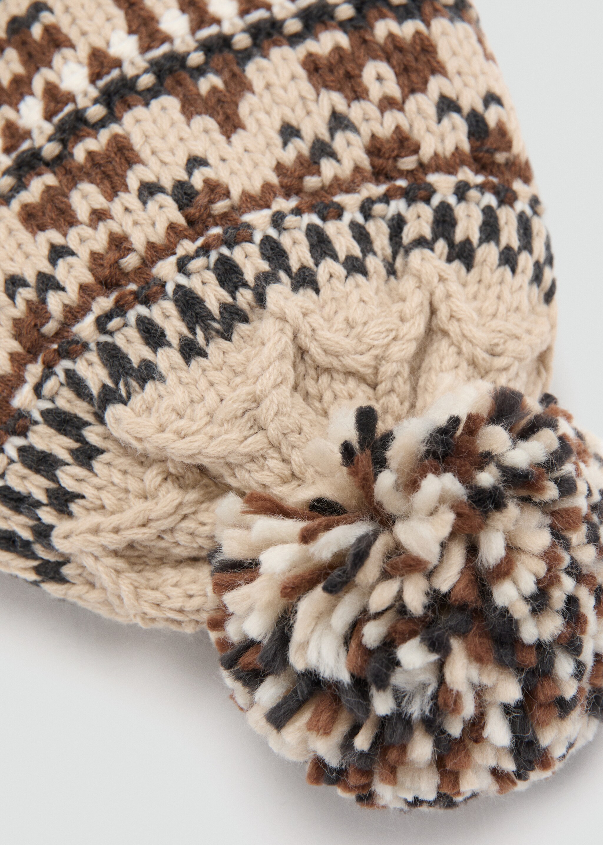 Gorro punto borla - Detalle del artículo 1, Arena. Ref: 17037777-00.