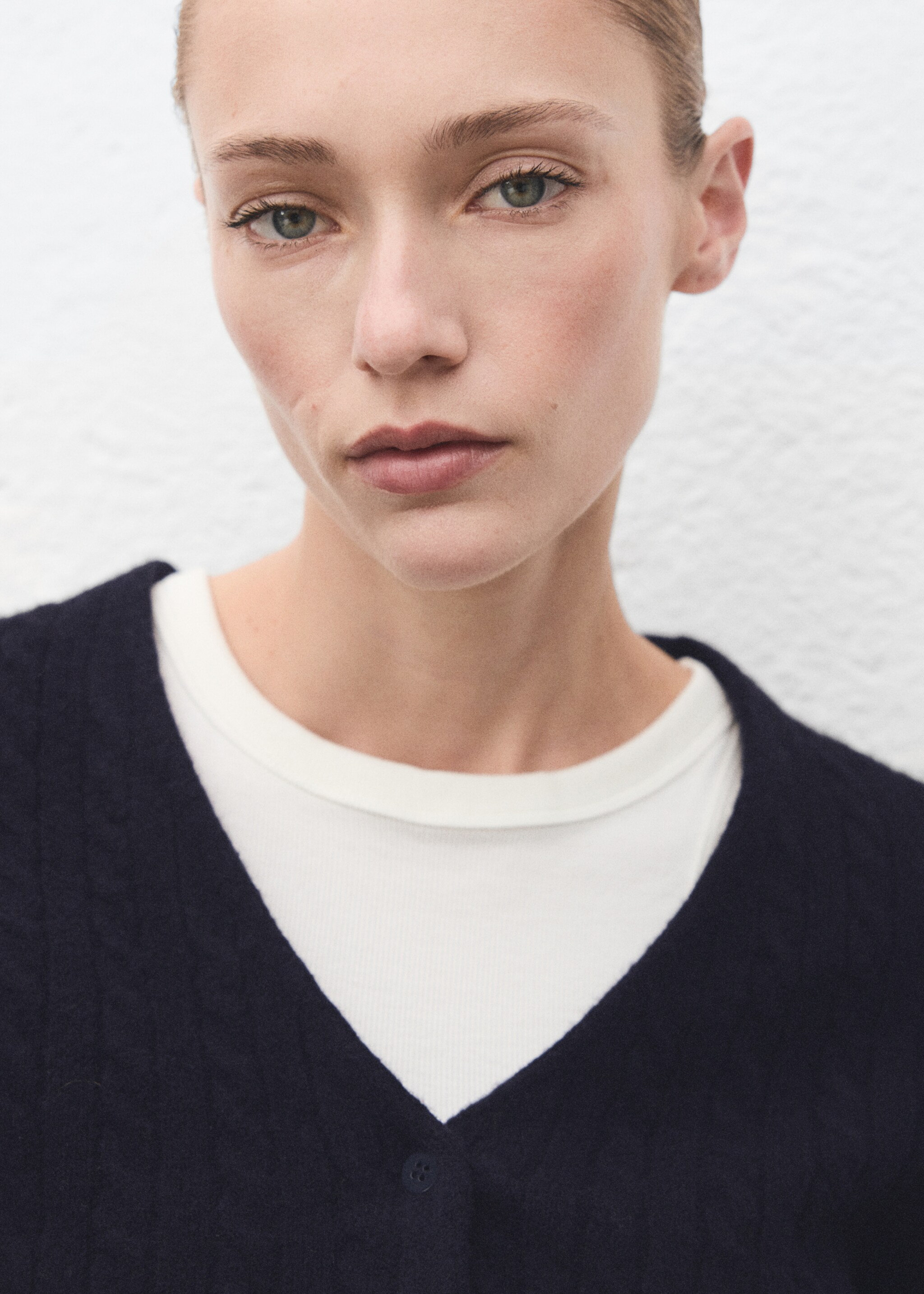 Knitted braided cardigan - Details of the article 2, Dark Navy. Ref: 17037782-00.