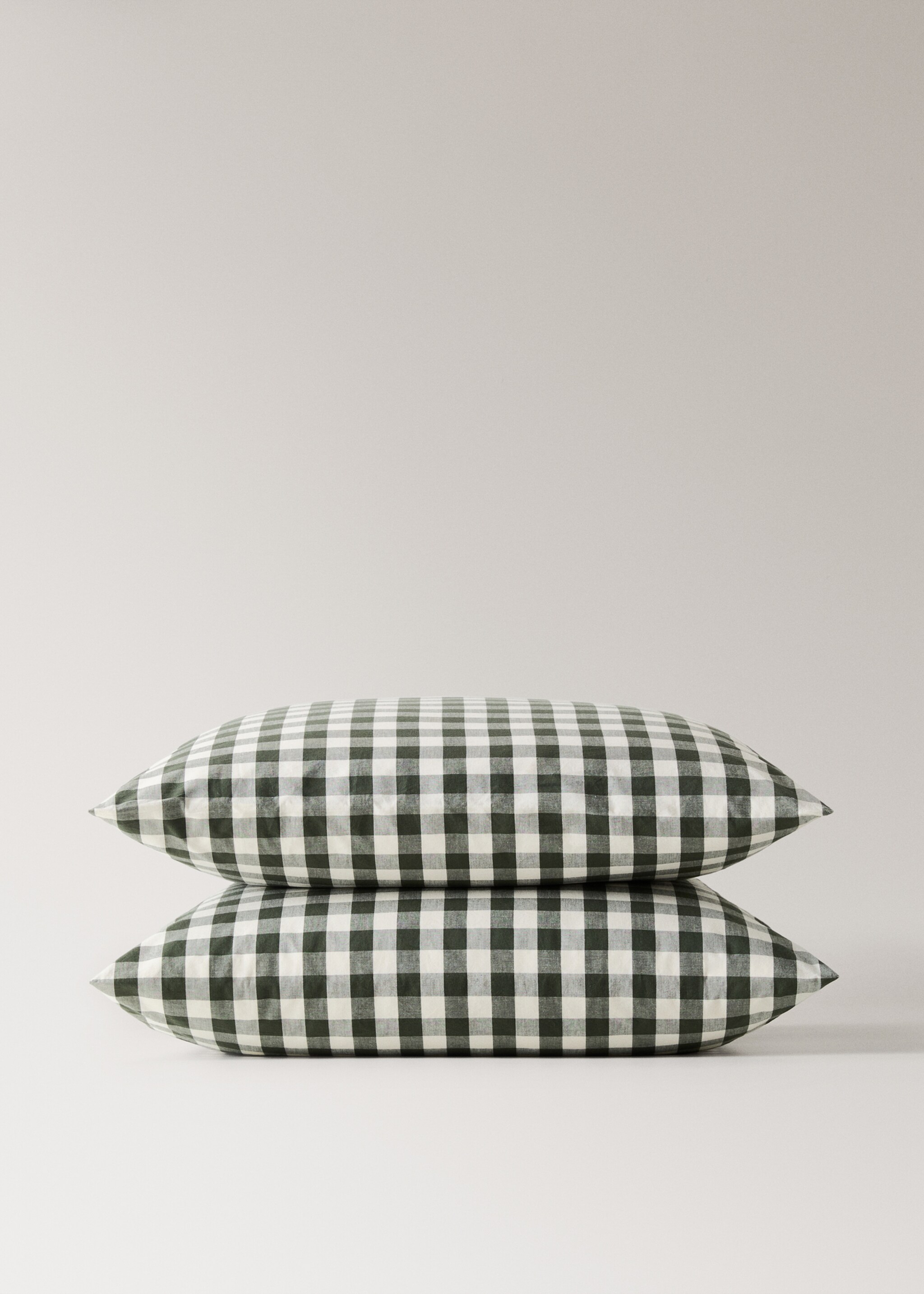 Yarn-dyed cotton gingham check pillowcase 60x60cm - Details of the article 1, Dark Green. Ref: 17037789-00.